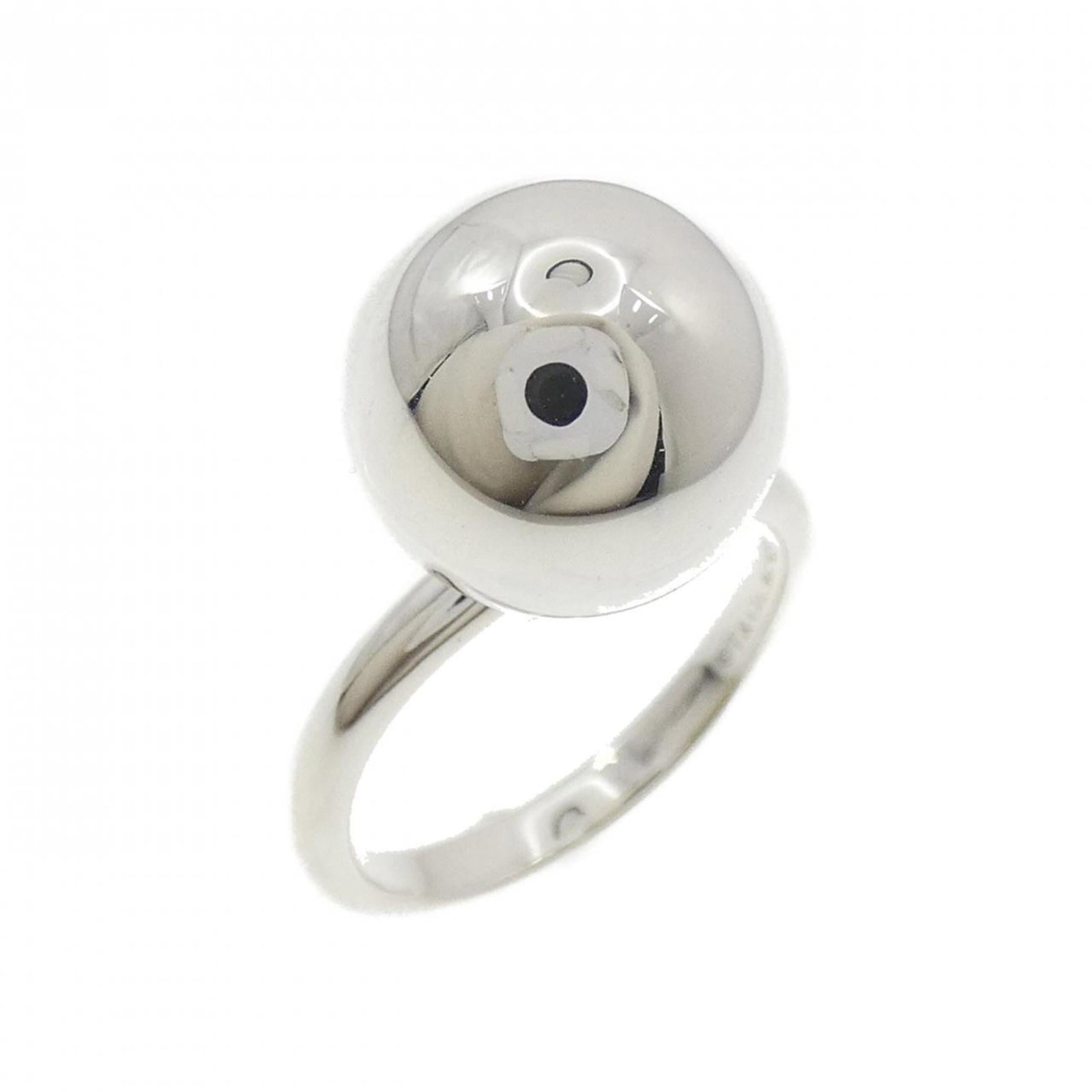 Tiffany Band Ring Silver 925: Tiffany Band Ring Silver 925 Silver 925 band ring from Tiffany, featuring a sleek and modern design. This used item is in like new condition with hardly any traces of usage, making it a great option