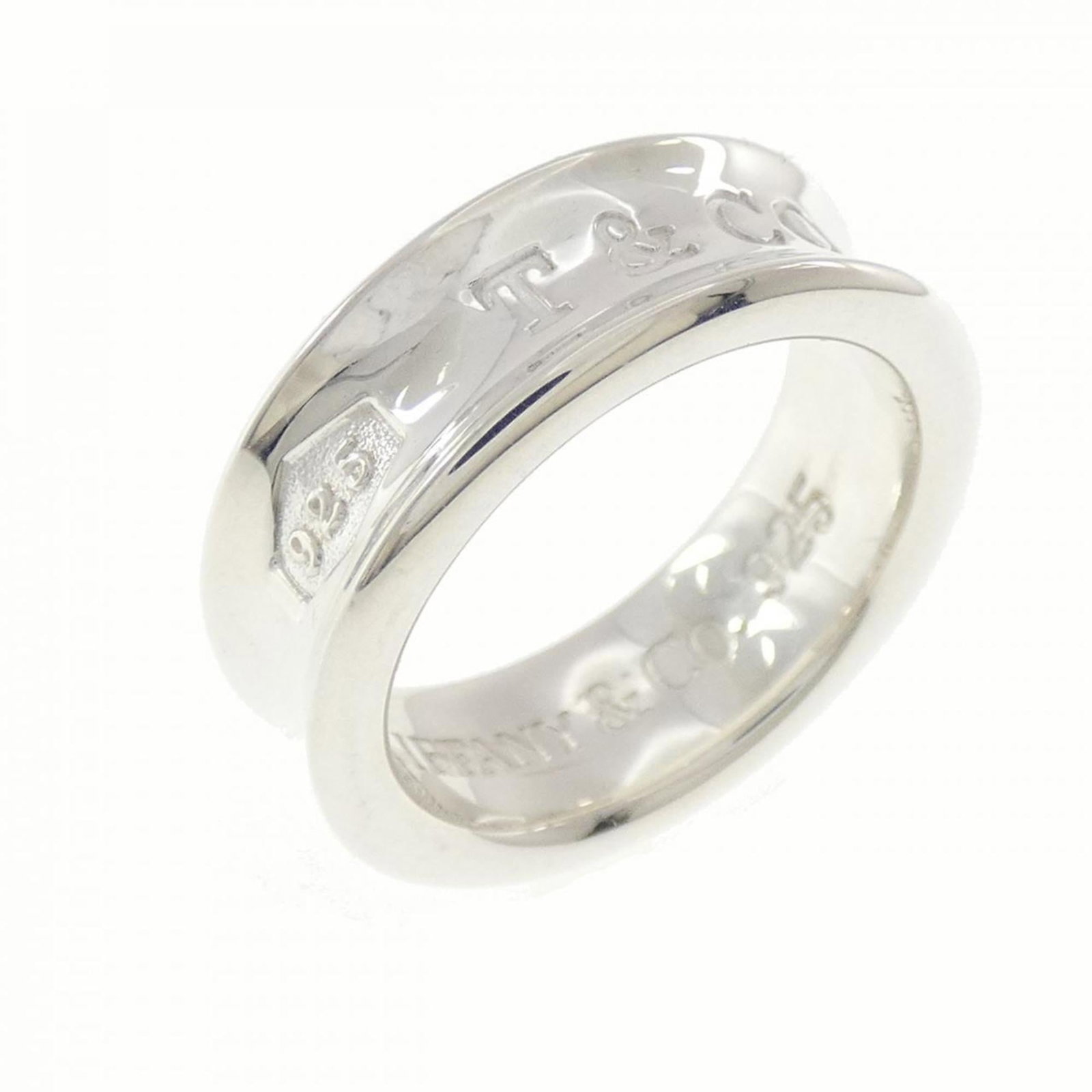 Tiffany Band Ring Silver 925: Tiffany Band Ring Silver 925 Silver 925 band ring from Tiffany, featuring a classic design in a premium silver finish. This used item is in like new condition with hardly any signs of wear, making it