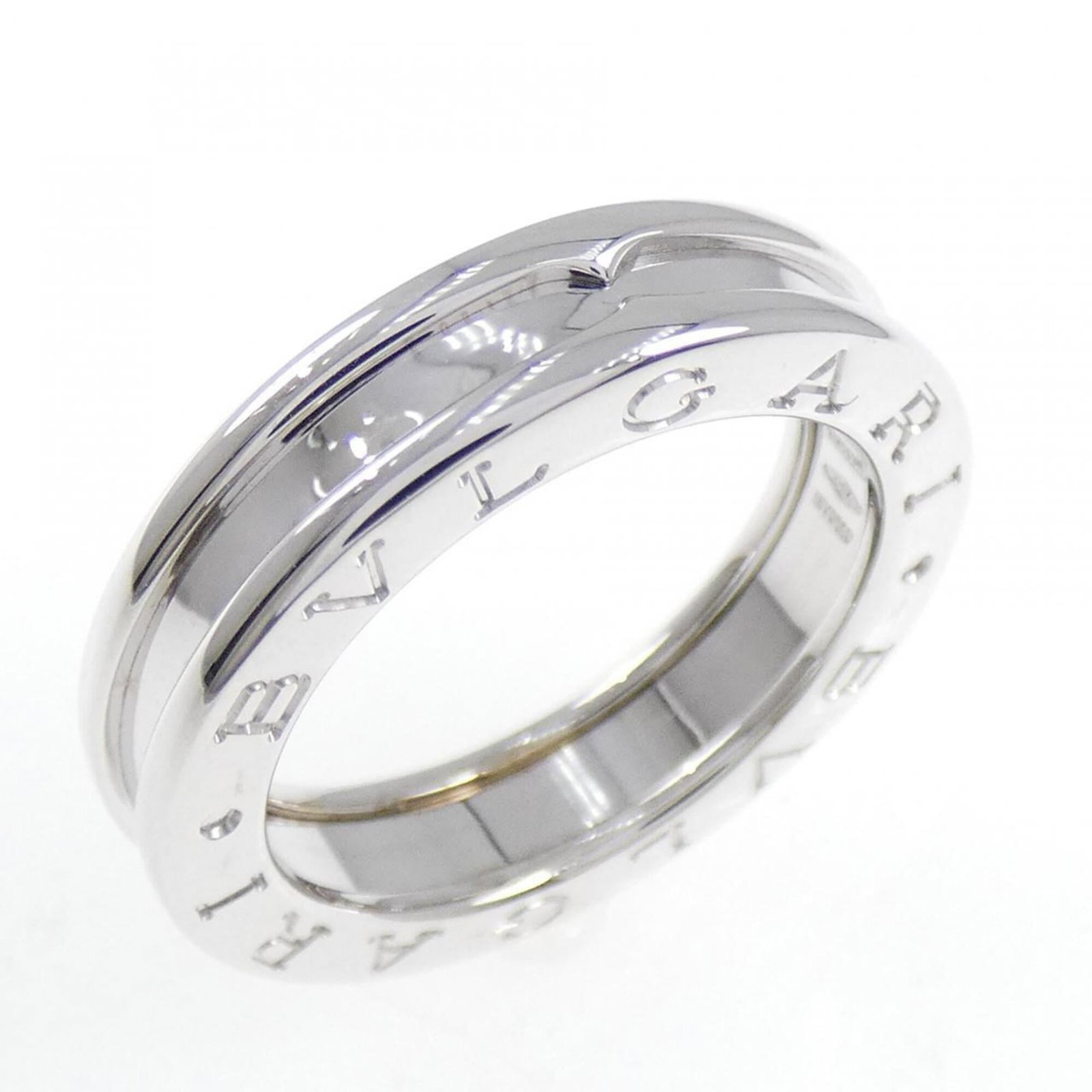 Bvlgari Band Ring White Gold (18K): Bvlgari Band Ring White Gold (18K) Bvlgari Band Ring White Gold (18K) - A stylish and elegant band ring featuring white gold (18K) material, available in a size that fits US size 5.5. This used item