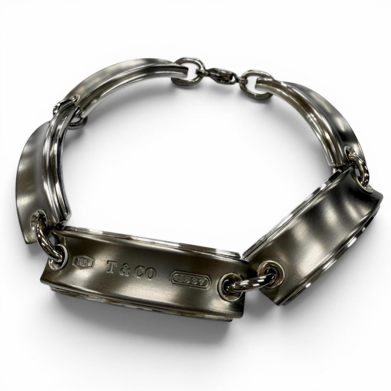 Charm Tiffany Bracelet 925 Silver: Charm Tiffany Bracelet 925 Silver Charm Tiffany Bracelet 925 Silver - A stylish and elegant accessory, this charm bracelet features a silver 925 material with a sleek design. Measuring 21cm in length,