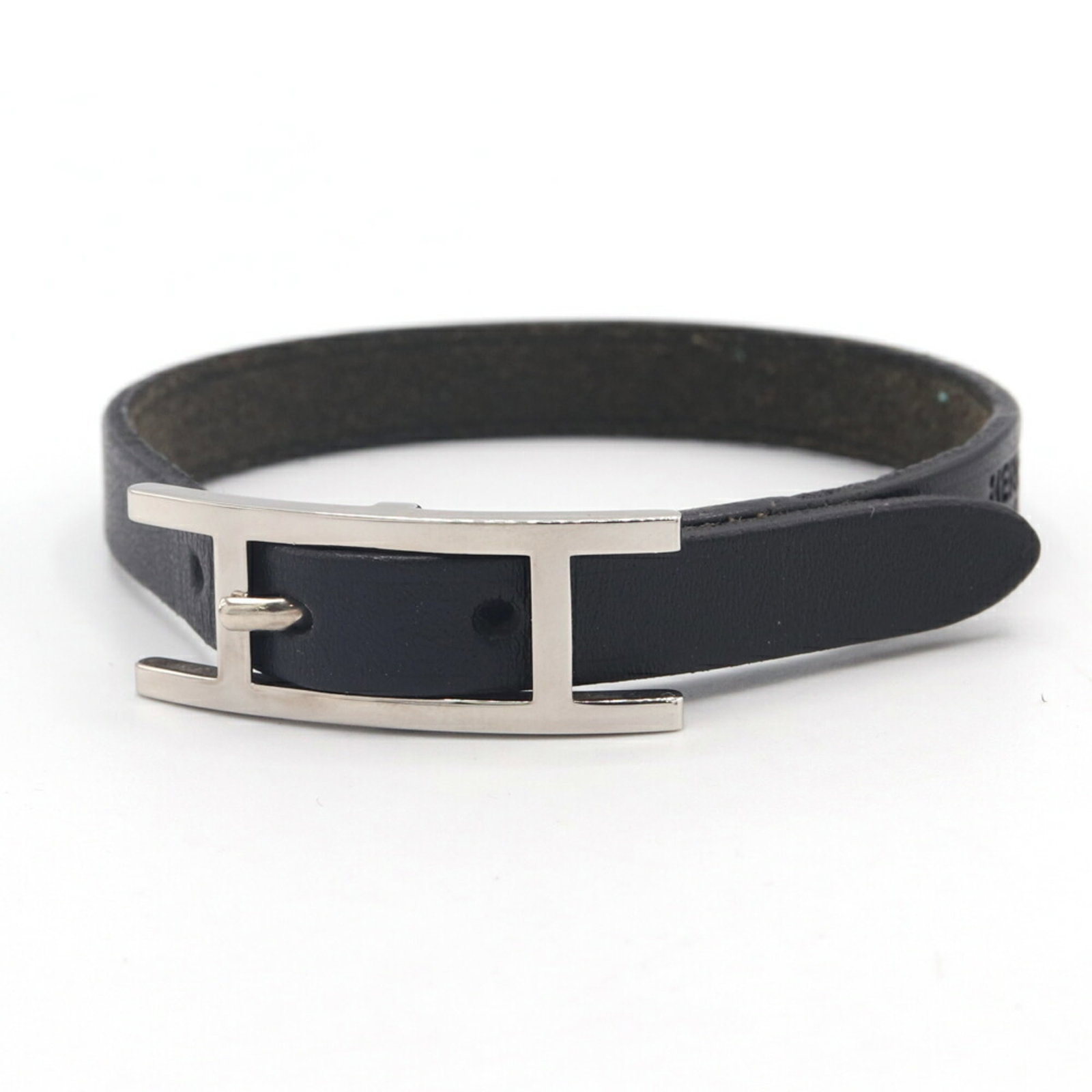 Hermes Charm Bracelet Leather: Hermes Charm Bracelet Leather Black leather charm bracelet from Hermes, with traces of usage and minor scratches. Measuring 15cm-17cm in length, it falls within the typical range for this style. The