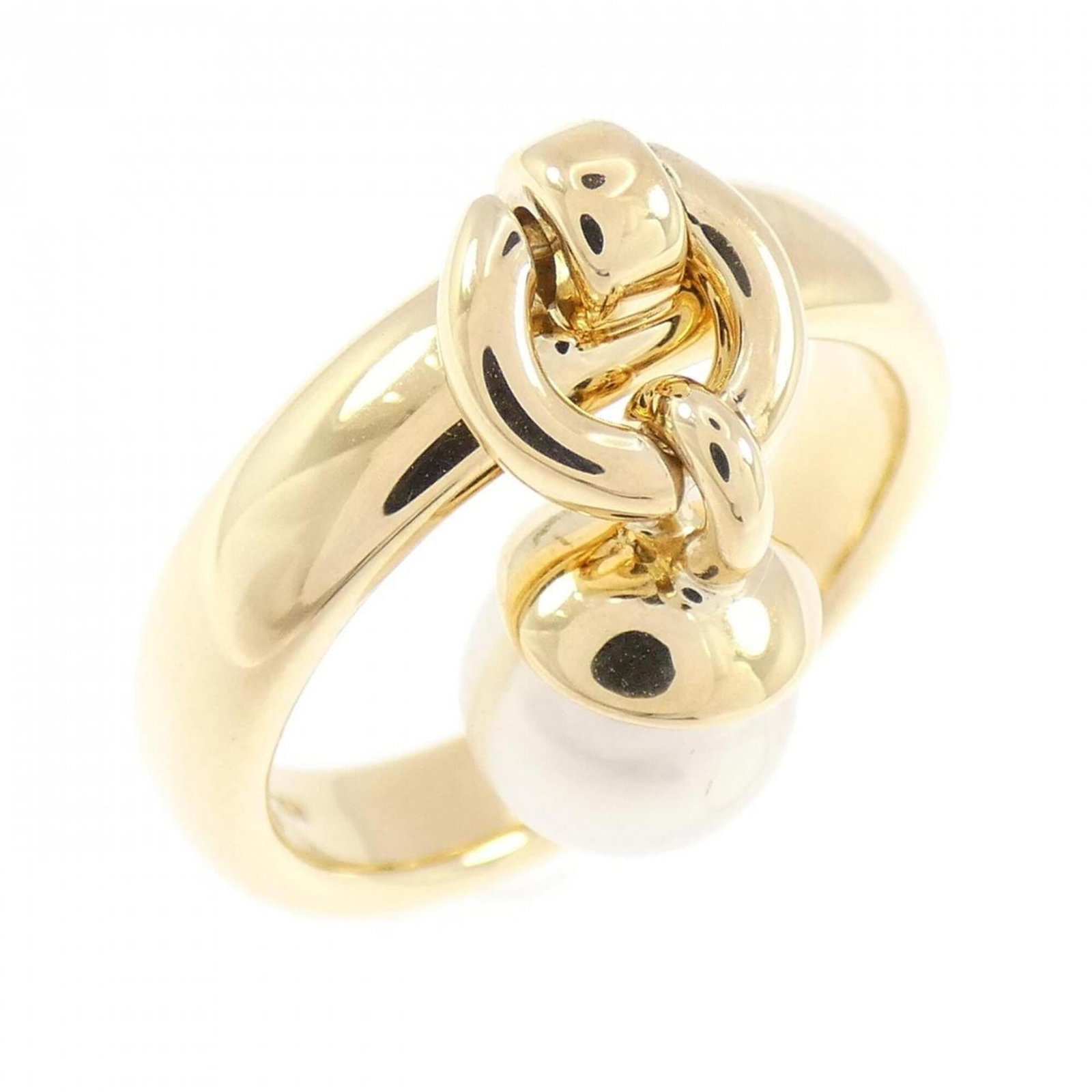 Tiffany Ring Gold Yellow 18K: Tiffany Ring Gold Yellow 18K Yellow gold 18K band ring from Tiffany, featuring a classic design. This used ring shows traces of usage and minor damages/dirt but remains in acceptable condition for con