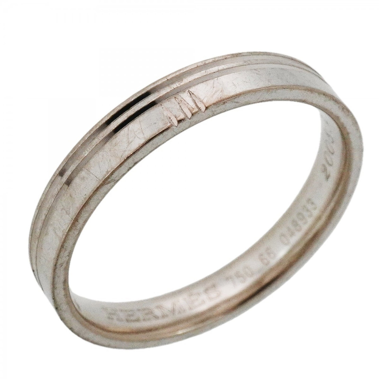 Hermes Band Ring White Gold (18K): Hermes Band Ring White Gold (18K) White Gold (18K) Band Ring from Hermes, with traces of usage and minor scratches. This used band ring features the iconic brand style, showcasing its signature