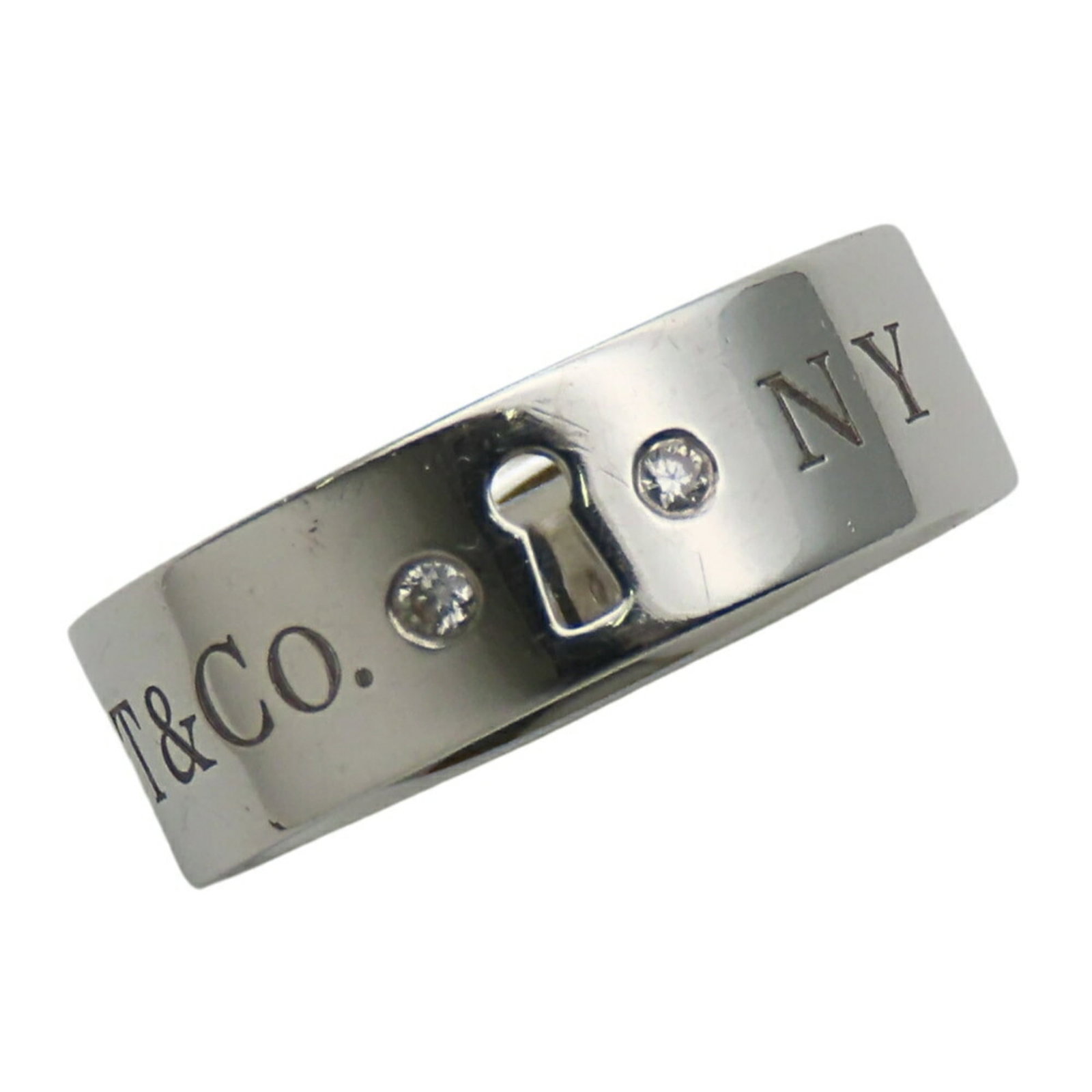 Tiffany Band Ring Silver 925: Tiffany Band Ring Silver 925 Silver band ring from Tiffany featuring a diamond stone, made from high-quality silver 925 material. The ring bears traces of usage and minor scratches, but remains in