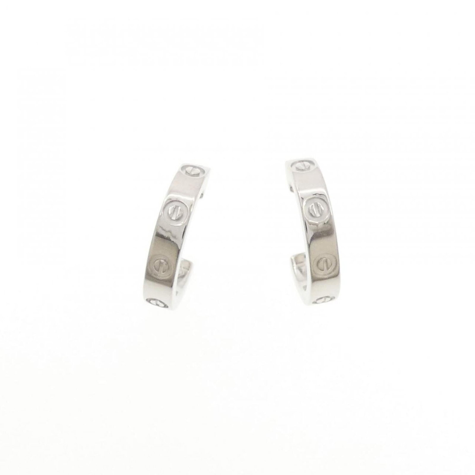 STUD EARRINGS WHITE GOLD 18K CARTIER: STUD EARRINGS WHITE GOLD 18K CARTIER Stud earrings in white gold, 18K. Features the iconic Cartier brand and a classic stud design. A few traces of usage can be seen on these used earrings, with some 