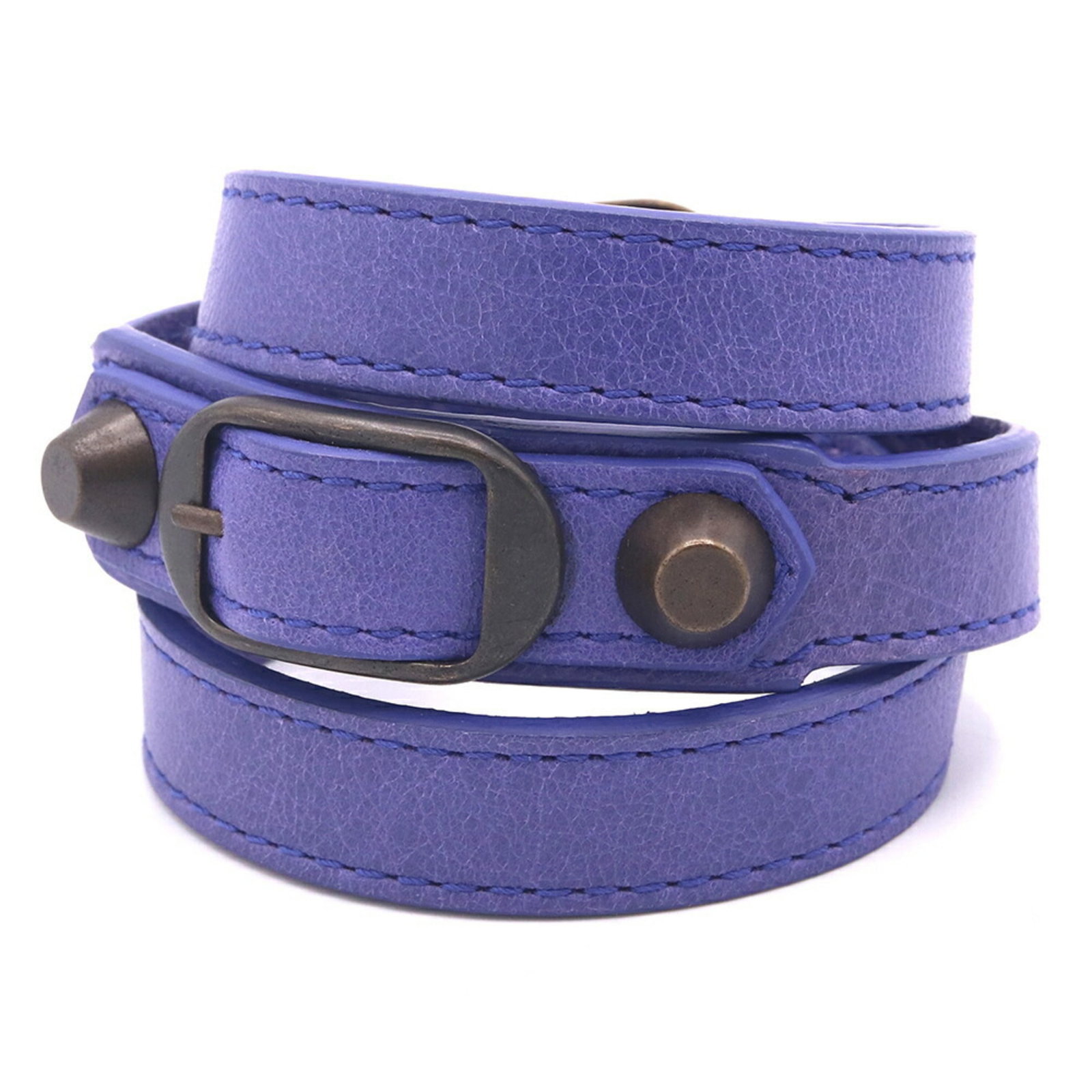 Leather Bracelet Balenciaga Charm: Leather Bracelet Balenciaga Charm Leather bracelet with Balenciaga charm, featuring purple leather and a total length of 58cm. The bracelet has some scratches and dirt but remains in very good conditi