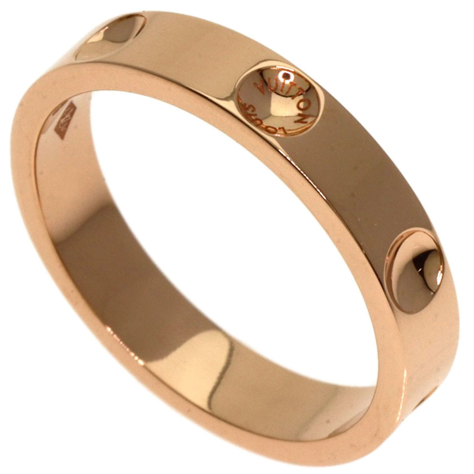 Pink Gold Band Ring Louis Vuitton 18K: Pink Gold Band Ring Louis Vuitton 18K Pink Gold Band Ring from Louis Vuitton, crafted in 18K material with a distinctive pink hue. This used band ring features some scratches and dirt but remains in