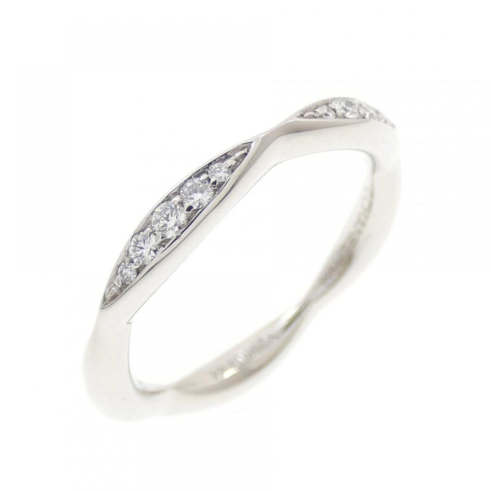 Chanel Band Ring Platinum 950: Chanel Band Ring Platinum 950 Platinum 950 band ring from Chanel, featuring a diamond stone and a sleek platinum design. This used item is in like new condition with hardly any signs of wear. A nice