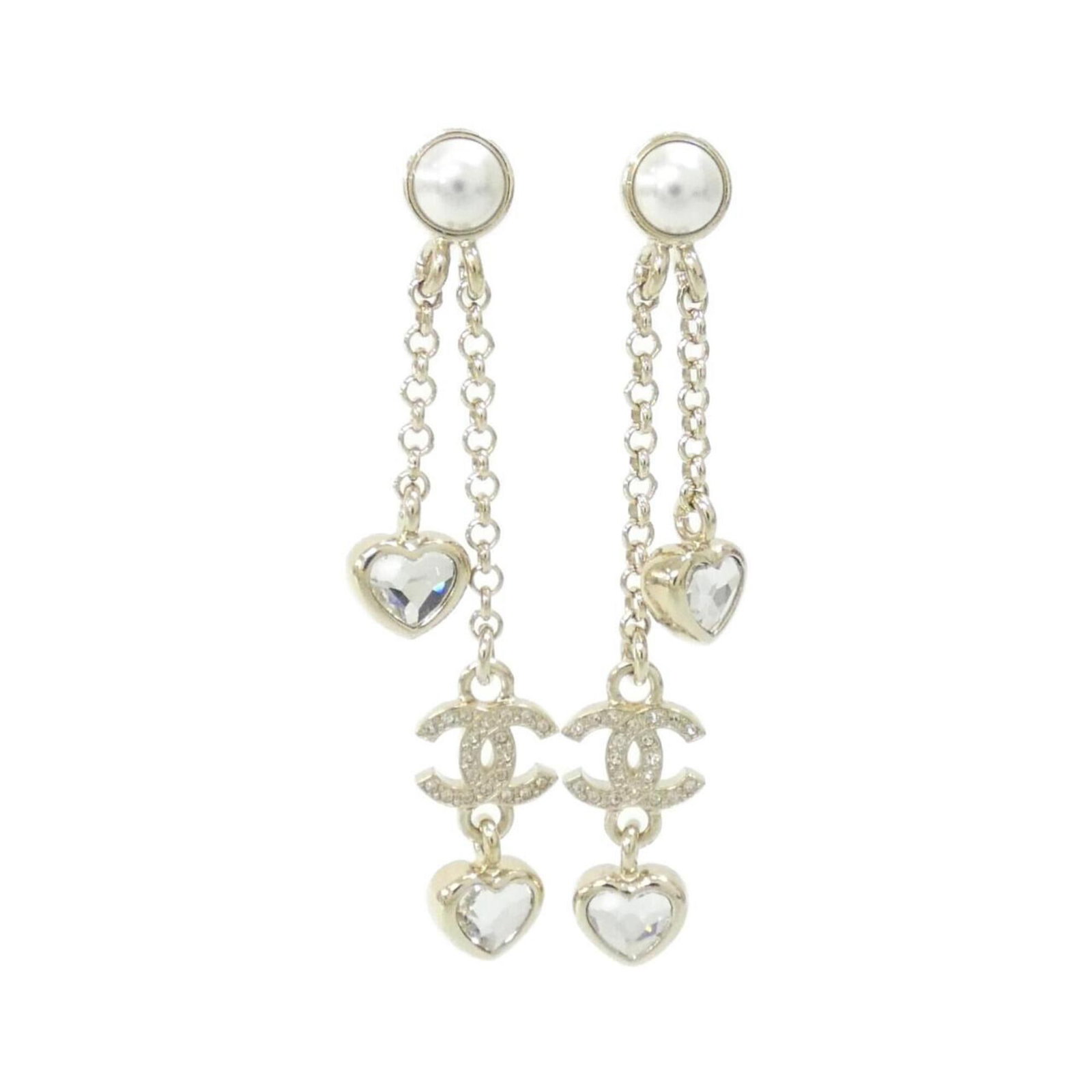 Chanel earrings abg245: Chanel earrings abg245 Chanel earrings abg245 are in very good condition, with some minor scratches and dirt visible. The white color remains intact, and the small size makes them a subtle yet elegant