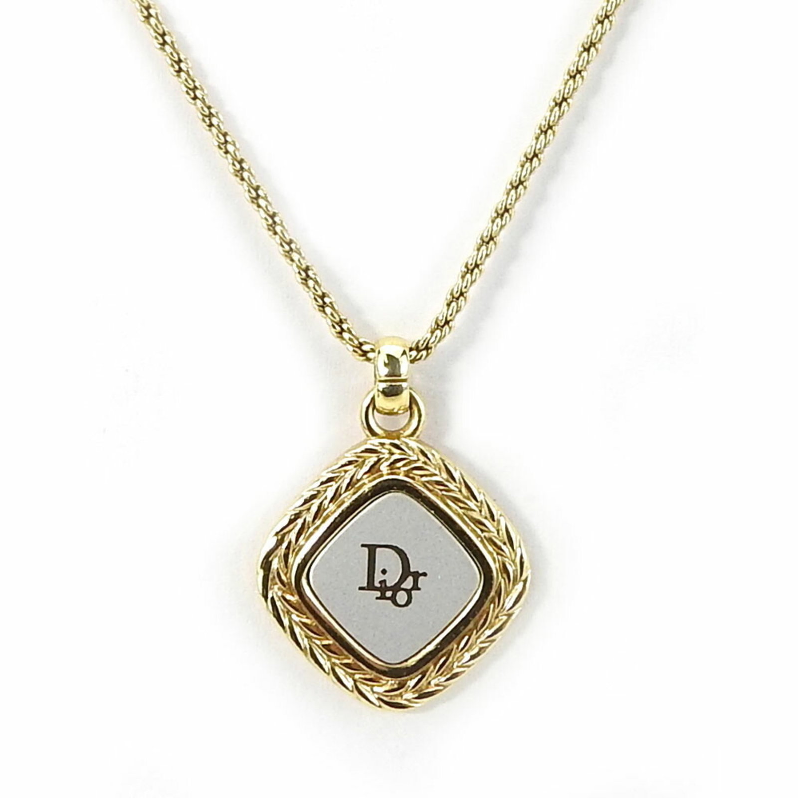 Christian Dior Necklace Metal Gold Silver Plated Women'S: Christian Dior Necklace Metal Gold Silver Plated Women'S Metal gold and silver-plated details add luxury to this Christian Dior necklace, available in gold and silver colors. The necklace features a m