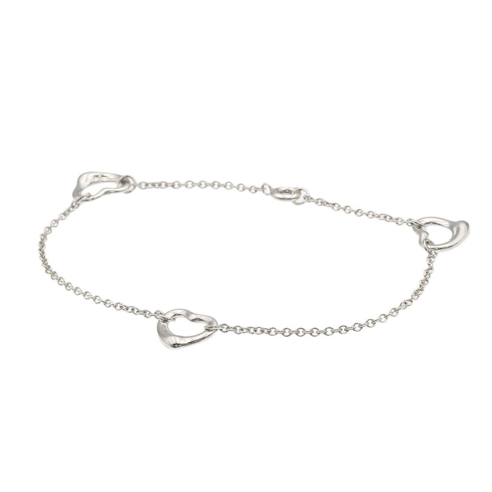 Charm bracelet silver of Tiffany: Charm bracelet silver of Tiffany Silver Tiffany charm bracelet, featuring a delicate design with subtle scratches and minor dirt marks from past use. The 18.5cm length provides a comfortable fit for e