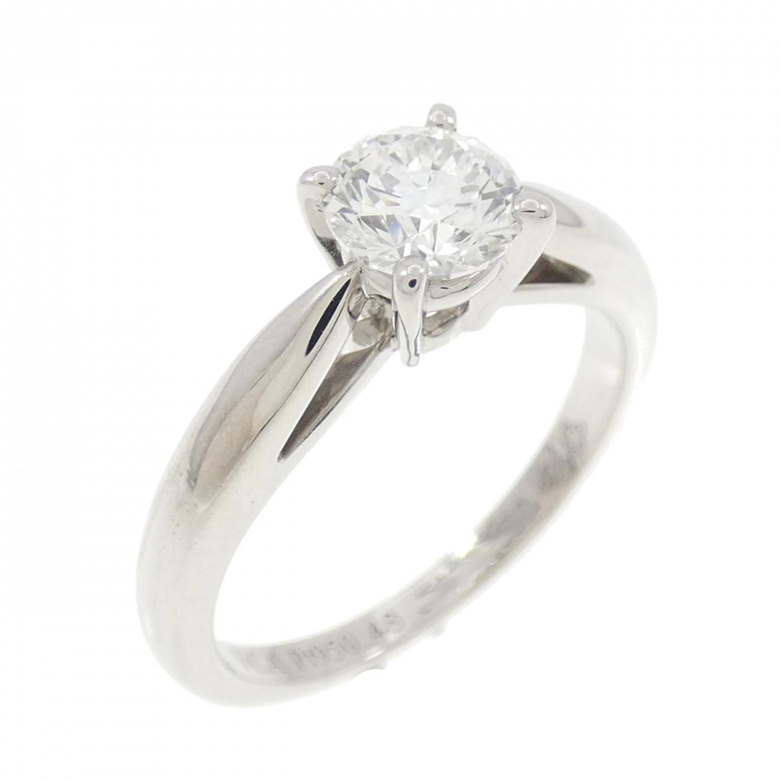 Band platinum ring van cleef arpels: Band platinum ring van cleef arpels Platinum band ring from Van Cleef & Arpels, featuring a 0.51 carat diamond with an E color and Vvs2 clarity. This used ring shows some signs of usage, including min