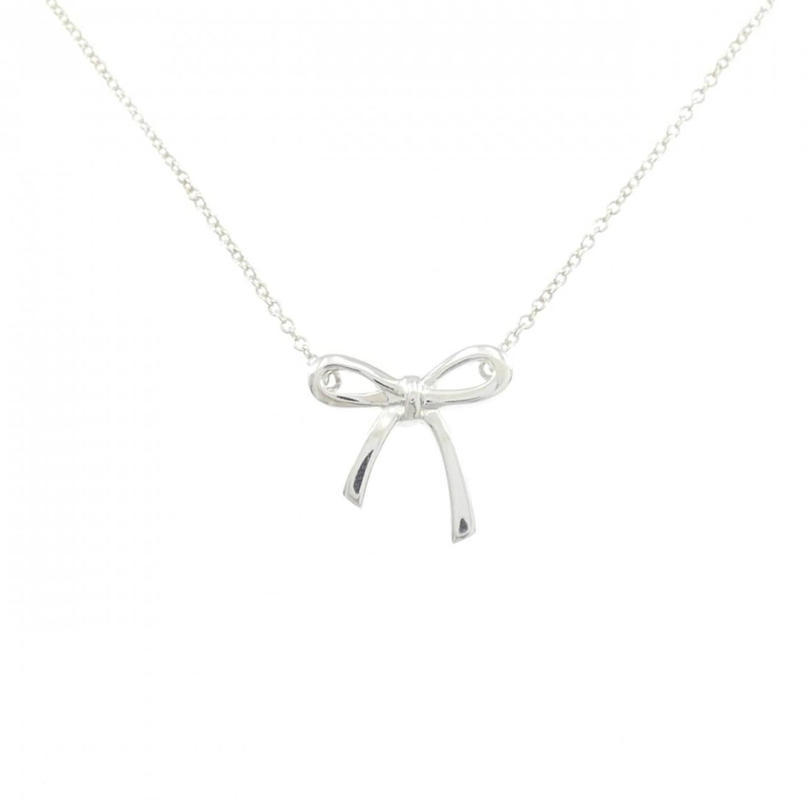 Bow Necklace Tiffany: Bow Necklace Tiffany Silver 925 Tiffany Necklace with Bow Pendant, featuring a 41 cm adjustable chain and a 14.1mm x 14.8mm pendant, bearing a few traces of usage and minor scratches. The necklace is