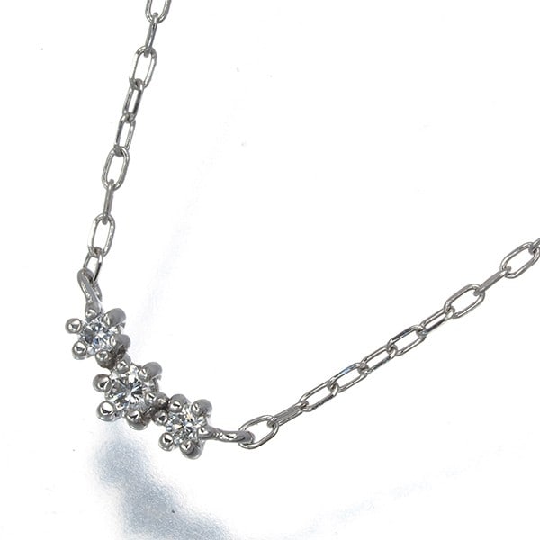 Diamond Necklace 850 Platinum 3P: Diamond Necklace 850 Platinum 3P 850 Platinum 3P Diamond Necklace - A stunning natural diamond pendant set in high-quality platinum, showcasing exceptional craftsmanship and attention to detail. The n