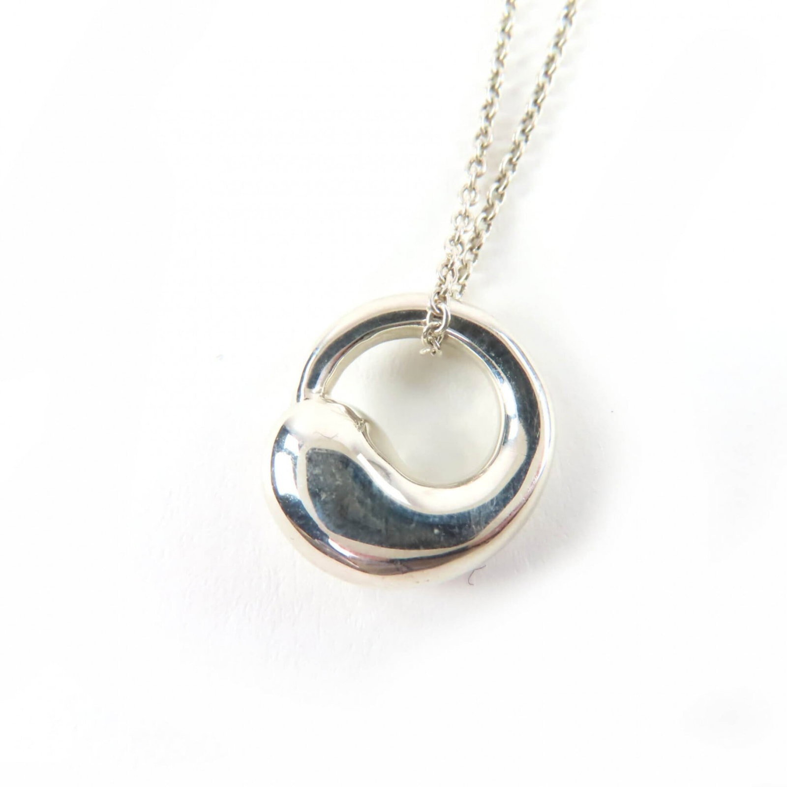 Tiffany Co 925 Silver Necklace Elsa Peretti Women'S Eternal Circle: Tiffany Co 925 Silver Necklace Elsa Peretti Women'S Eternal Circle Tiffany & Co's iconic Eternal Circle necklace in sterling silver shines with elegant simplicity. This 925 silver pendant features an
