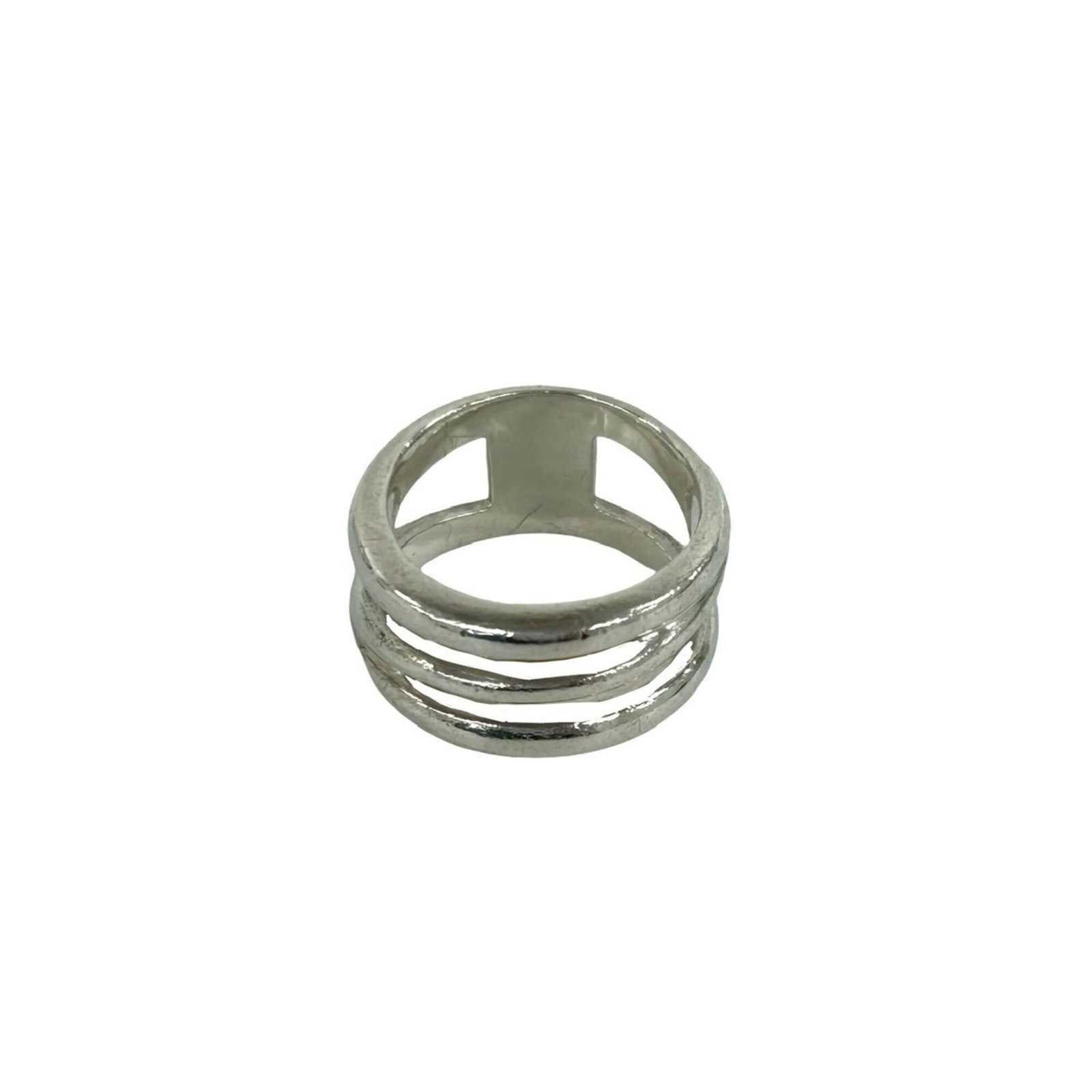 Tiffany Band Ring Silver 925: Tiffany Band Ring Silver 925 Silver 925 band ring from Tiffany, featuring a classic design with subtle wear from previous use. The ring bears traces of usage and minor scratches, but remains in good c