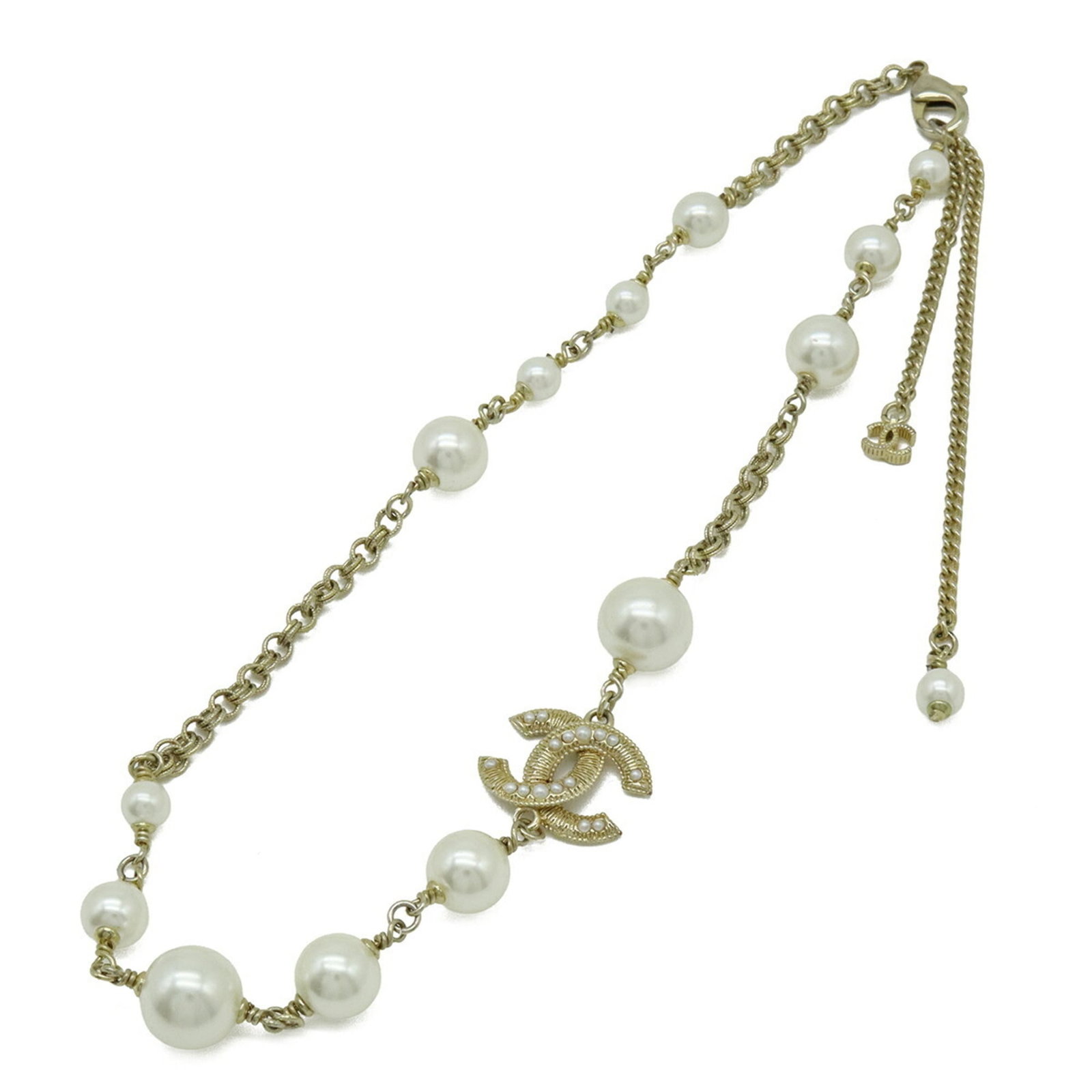 Mark Coco Chanel Faux C21V Gold Pearl Necklace Ivory Pendant Gp Pearl: Mark Coco Chanel Faux C21V Gold Pearl Necklace Ivory Pendant Gp Pearl Chanel's iconic C21V gold pearl necklace features an exquisite ivory pendant adorned with high-quality pearls, adding a touch of e