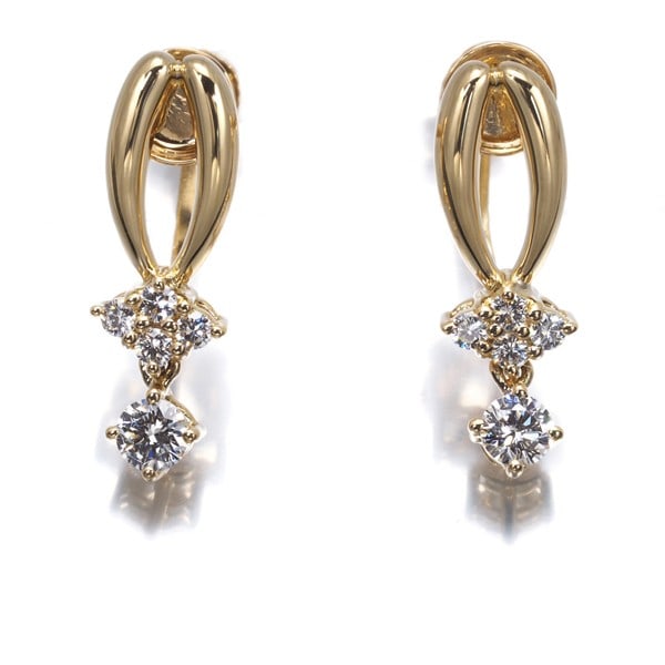 Hoshi No Suna Earrings Diamond 0.18Ct/ 0.18Ct 18K 750 Yellow Gold: Hoshi No Suna Earrings Diamond 0.18Ct/ 0.18Ct 18K 750 Yellow Gold Yellow gold earrings featuring two natural diamonds, each measuring 0.18 carats, are crafted in 18k purity for a touch of elegance.