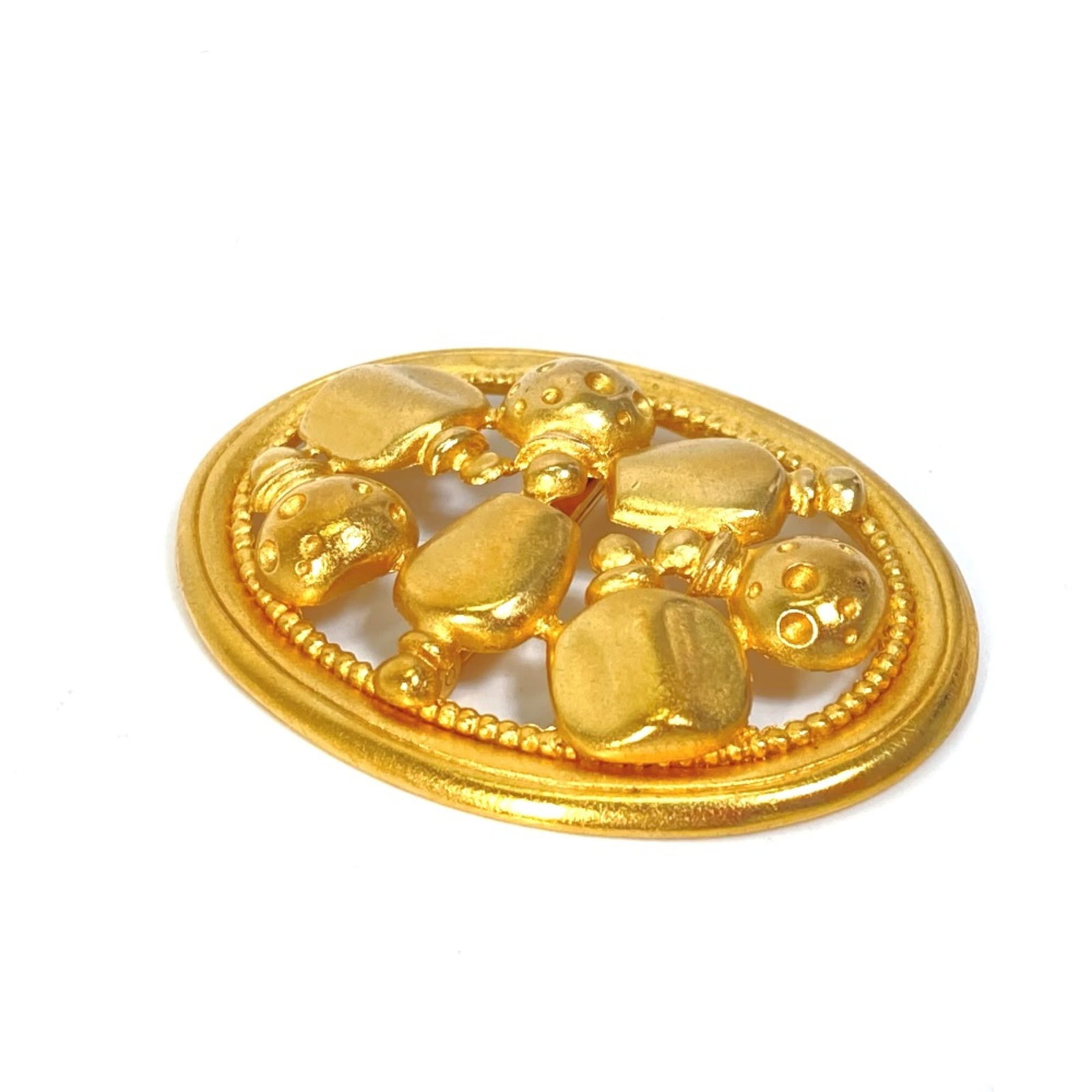 Christian Dior Brooch Plated Gold: Christian Dior Brooch Plated Gold Plated gold Christian Dior brooch, featuring elegant design and subtle details. Made from gold plated material, this piece showcases the iconic style of Christian Dio