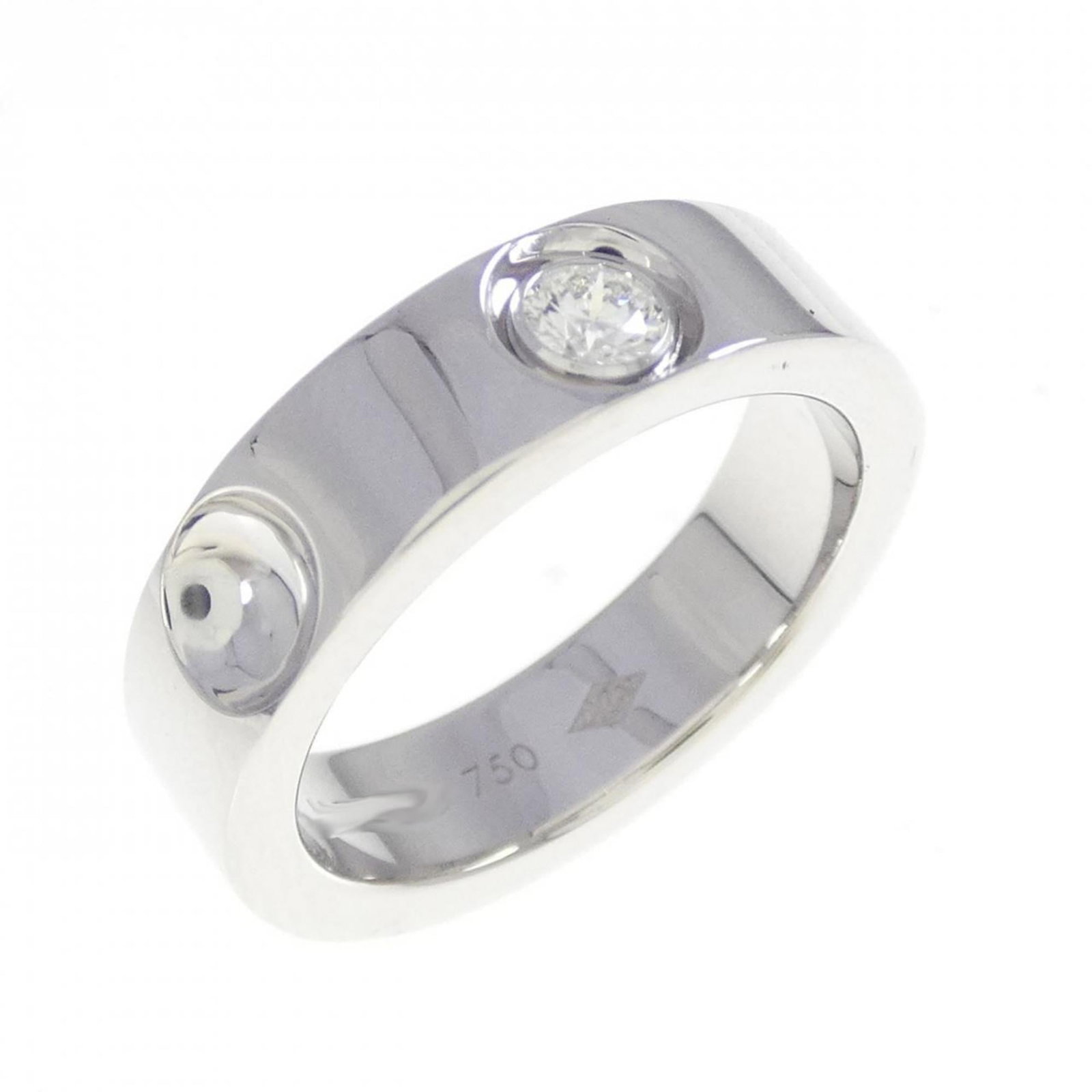 Louis Vuitton Band Ring White Gold (18K): Louis Vuitton Band Ring White Gold (18K) This Louis Vuitton band ring in white gold (18K) boasts a sleek design, showcasing the iconic brand's signature style. The ring features a few traces of