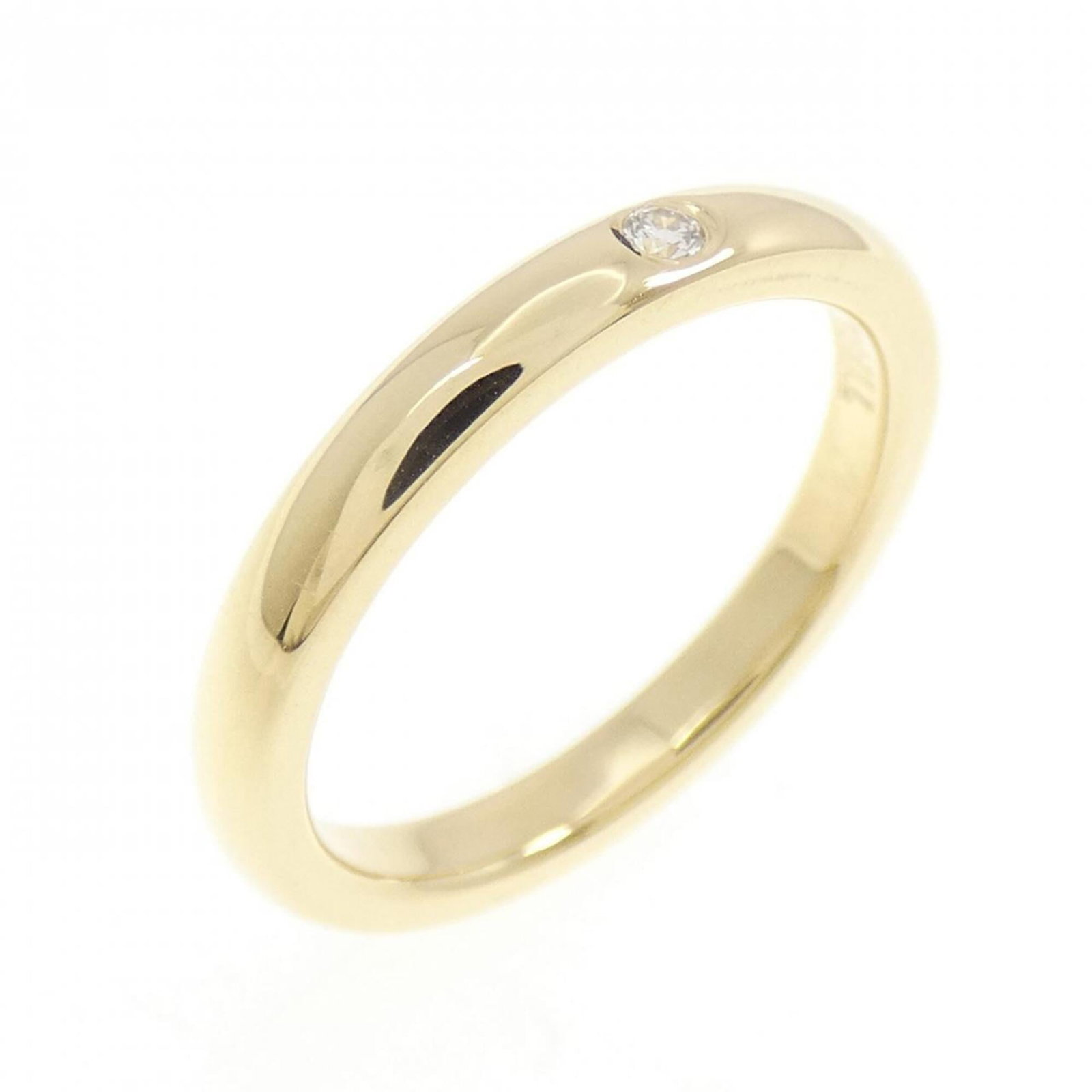 Tiffany Ring Gold Yellow 18K: Tiffany Ring Gold Yellow 18K Yellow gold 18K Tiffany band ring with a diamond stone, offering a touch of elegance to any outfit. The ring bears some signs of usage and minor scratches, but remains in 