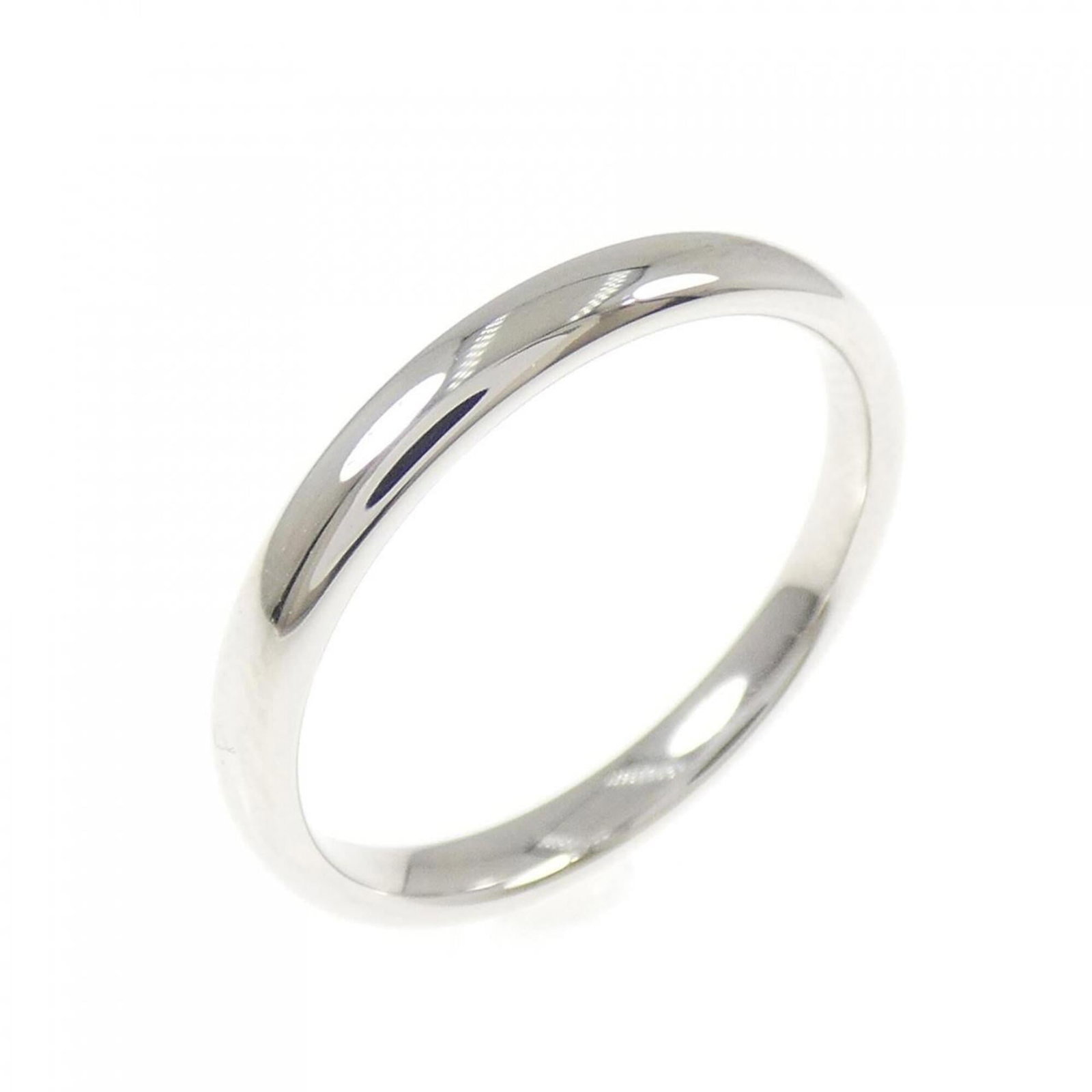 Tiffany Band Ring: Tiffany Band Ring Platinum band ring from Tiffany, featuring a sleek design with a width of 2.5mm and a weight of 3.6g. The ring bears the mark of Tiffany's high-quality craftsmanship, evident in its 