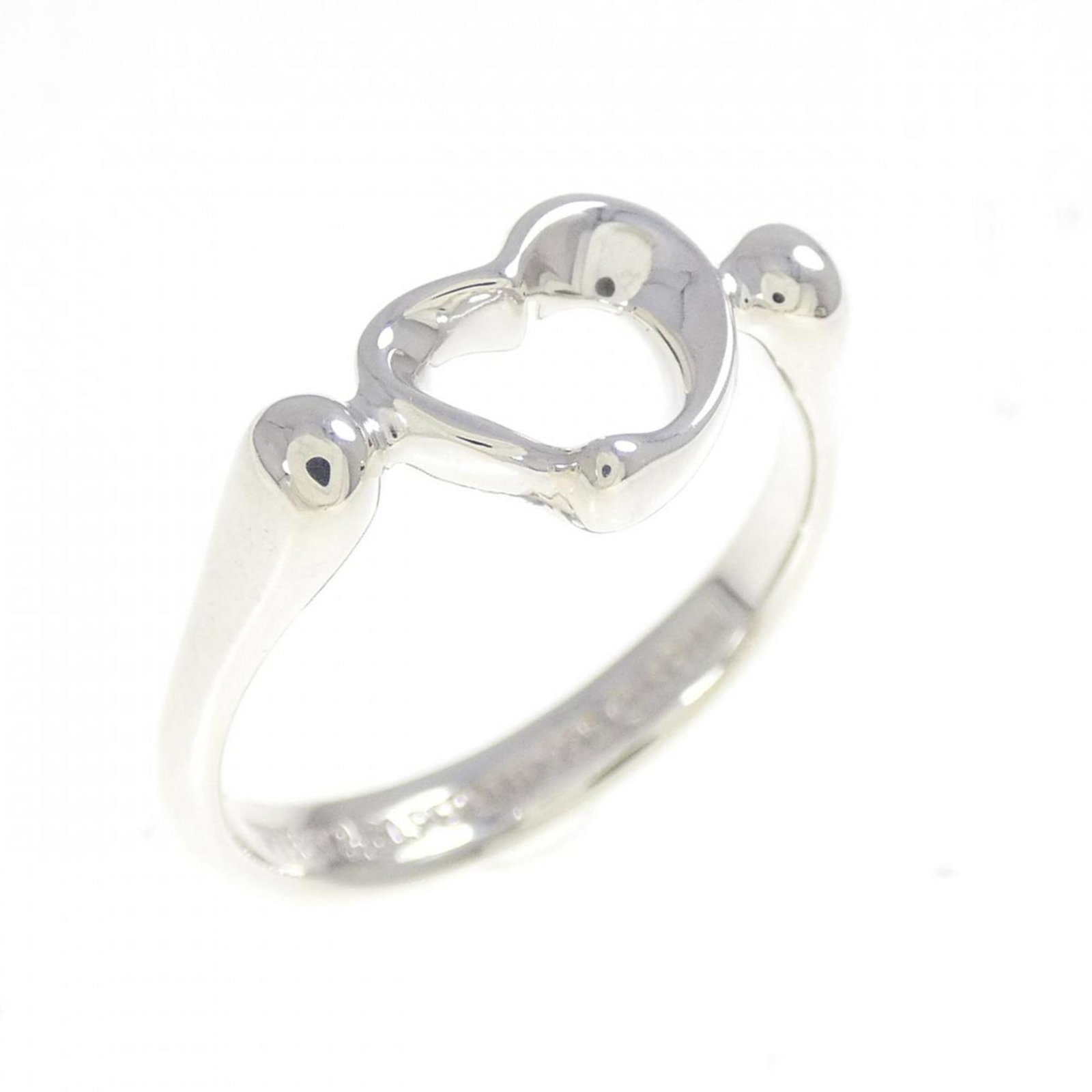 Tiffany Band Ring Silver 925: Tiffany Band Ring Silver 925 Silver 925 Tiffany band ring in excellent condition, featuring a subtle shine and minor scratches. The ring bears the hallmark of Tiffany's quality craftsmanship, with a f