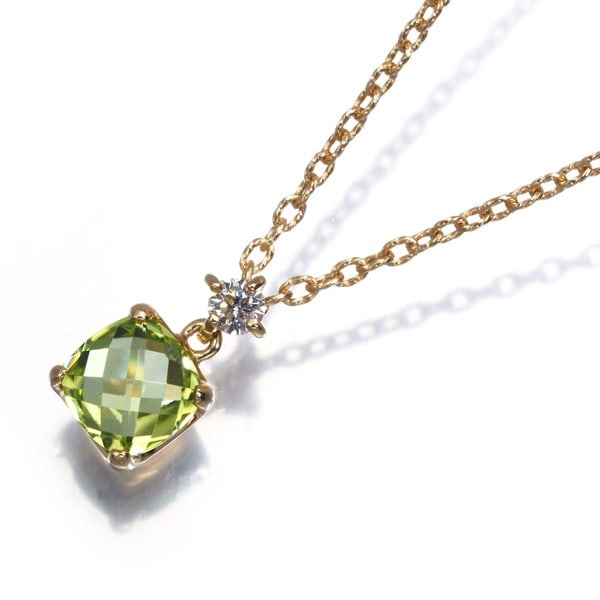 Vendome Necklace Peridot Diamond 18K 750 Yellow Gold: Vendome Necklace Peridot Diamond 18K 750 Yellow Gold Vendome Necklace Peridot Diamond 18K 750 Yellow Gold features a natural peridot main stone set in 18k yellow gold. The necklace showcases the beaut