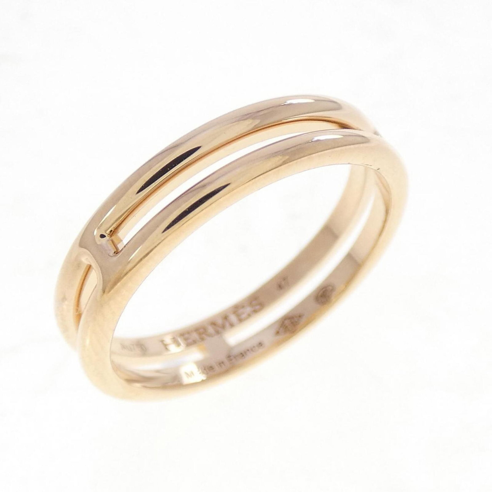 Pink Gold 18k Hermes Band Ring: Pink Gold 18k Hermes Band Ring Pink Gold 18k Hermes Band Ring features a delicate 3.7mm wide band made from high-quality pink gold (18K) material, showcasing a subtle elegance. The ring bears a