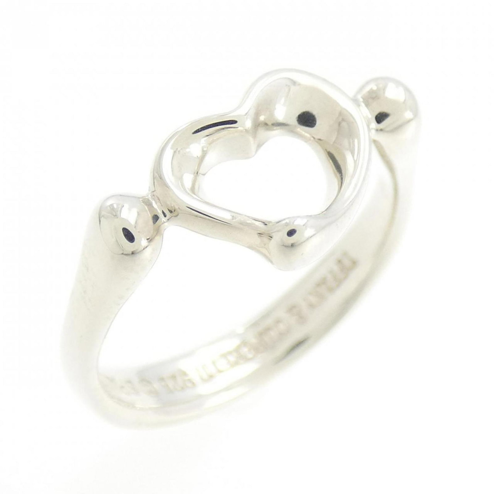 Tiffany Band Ring Silver 925: Tiffany Band Ring Silver 925 Silver 925 Tiffany band ring with a sleek design, crafted from high-quality silver. This used item has hardly any traces of usage and is in like new condition, making it
