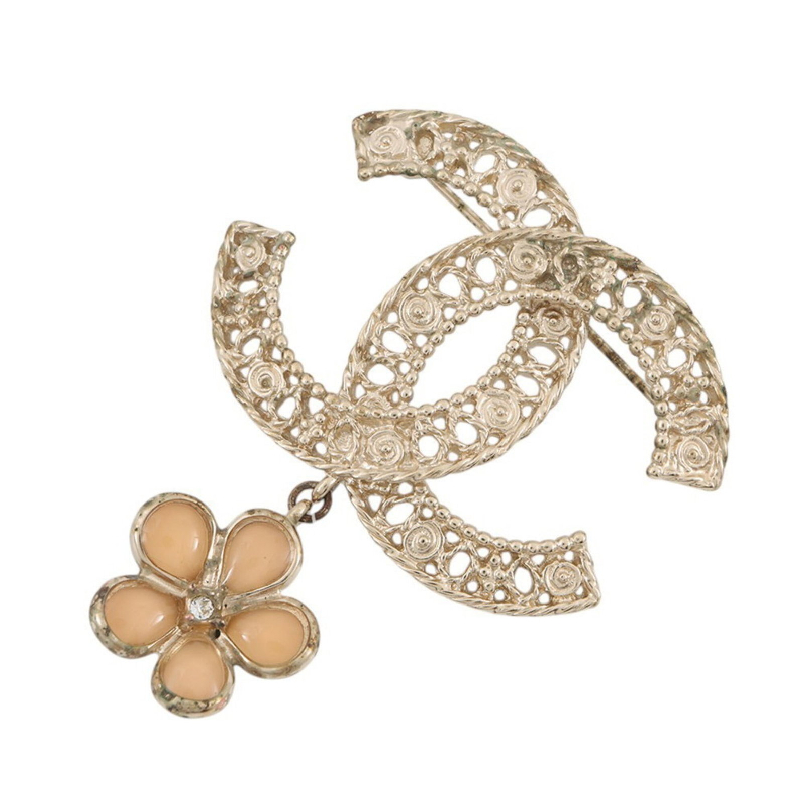 Metal brooch by Chanel: Metal brooch by Chanel Gold metal brooch by renowned fashion house Chanel, bearing subtle traces of usage and minor scratches. This elegant piece measures 6cm x 4.8cm, showcasing the brand's