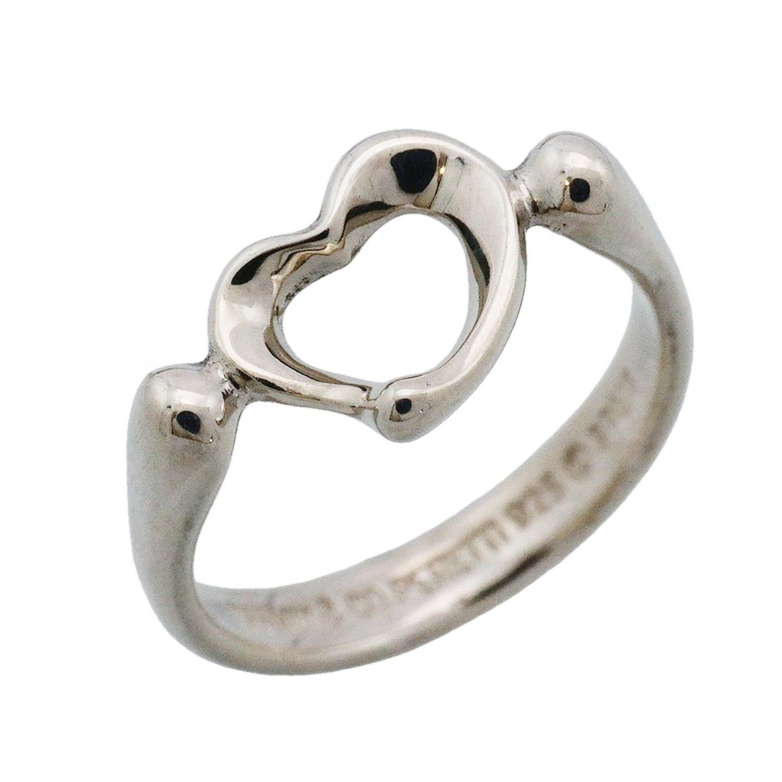 Tiffany Band Ring Silver 925: Tiffany Band Ring Silver 925 Silver 925 Tiffany band ring with a classic design, bearing the signature of the renowned jeweler. This used item shows signs of usage and minor imperfections, but
