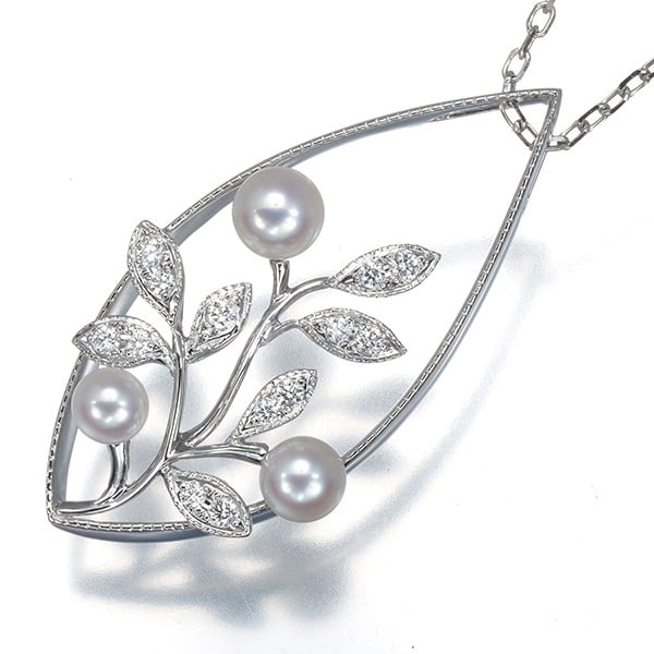 Mikimoto Necklace Akoya Pearl 3.8-4.6Mm Diamond Leaf Long 18K Wg: Mikimoto Necklace Akoya Pearl 3.8-4.6Mm Diamond Leaf Long 18K Wg 18k white gold pendant necklace featuring a long diamond leaf design and a stunning Akoya pearl, measuring 3.8-4.6mm in diameter. The