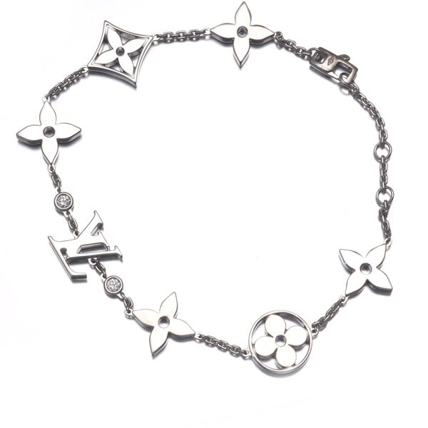 Louis Vuitton Bracelet Idylle Blossom 18K 750 White Gold: Louis Vuitton Bracelet Idylle Blossom 18K 750 White Gold This Louis Vuitton Idylle Blossom 18K 750 White Gold bracelet boasts sleek, modern design with the iconic Idylle Blossom collection. Crafted fr