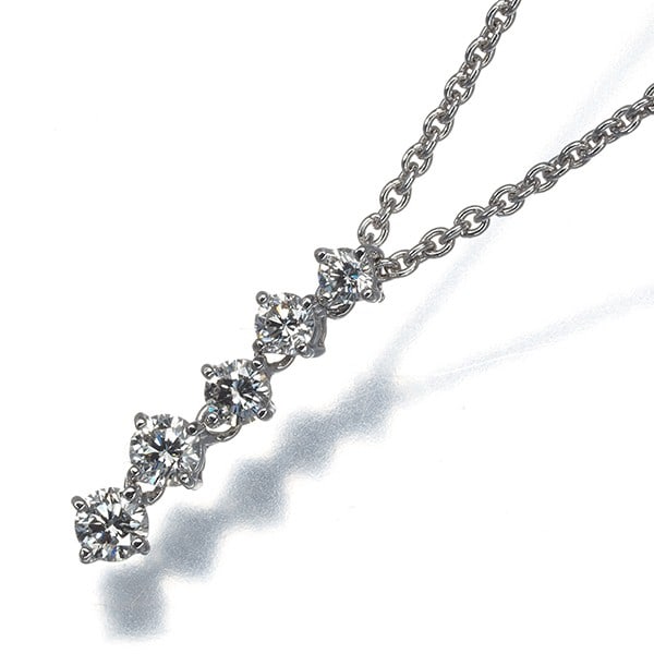 Mikimoto Necklace Diamond 0.28Ct 5P 18K 750 White Gold: Mikimoto Necklace Diamond 0.28Ct 5P 18K 750 White Gold Mikimoto's signature craftsmanship shines in this exquisite 18k white gold necklace featuring a stunning 0.28ct diamond, certified as Fancy Vivid