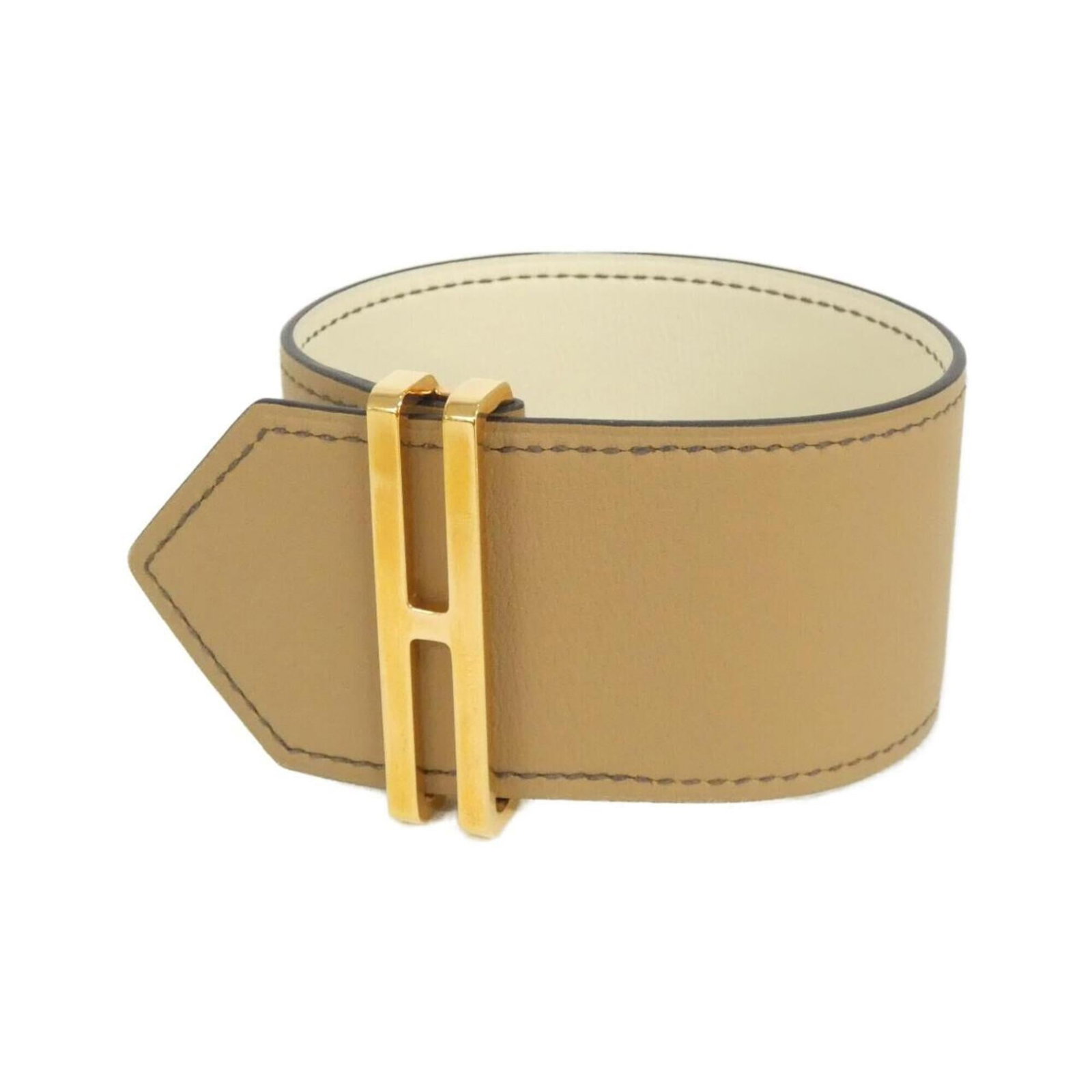 Hermes Leather Charm Swift Bracelet: Hermes Leather Charm Swift Bracelet Swift Leather Charm Bracelet from Hermes features beige and rose gold tones, showcasing the luxury brand's signature style. This used charm bracelet boasts a classi