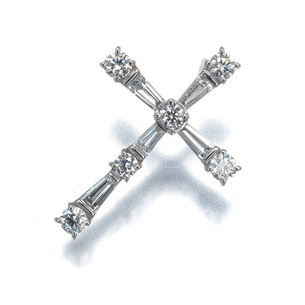 Diamond 0.50Ct Cross Tapered-Cut Pendant 950 Platinum: Diamond 0.50Ct Cross Tapered-Cut Pendant 950 Platinum 950 platinum metal purity and natural diamond create a striking contrast in this cross-shaped pendant. The 0.50ct diamond, expertly cut into a