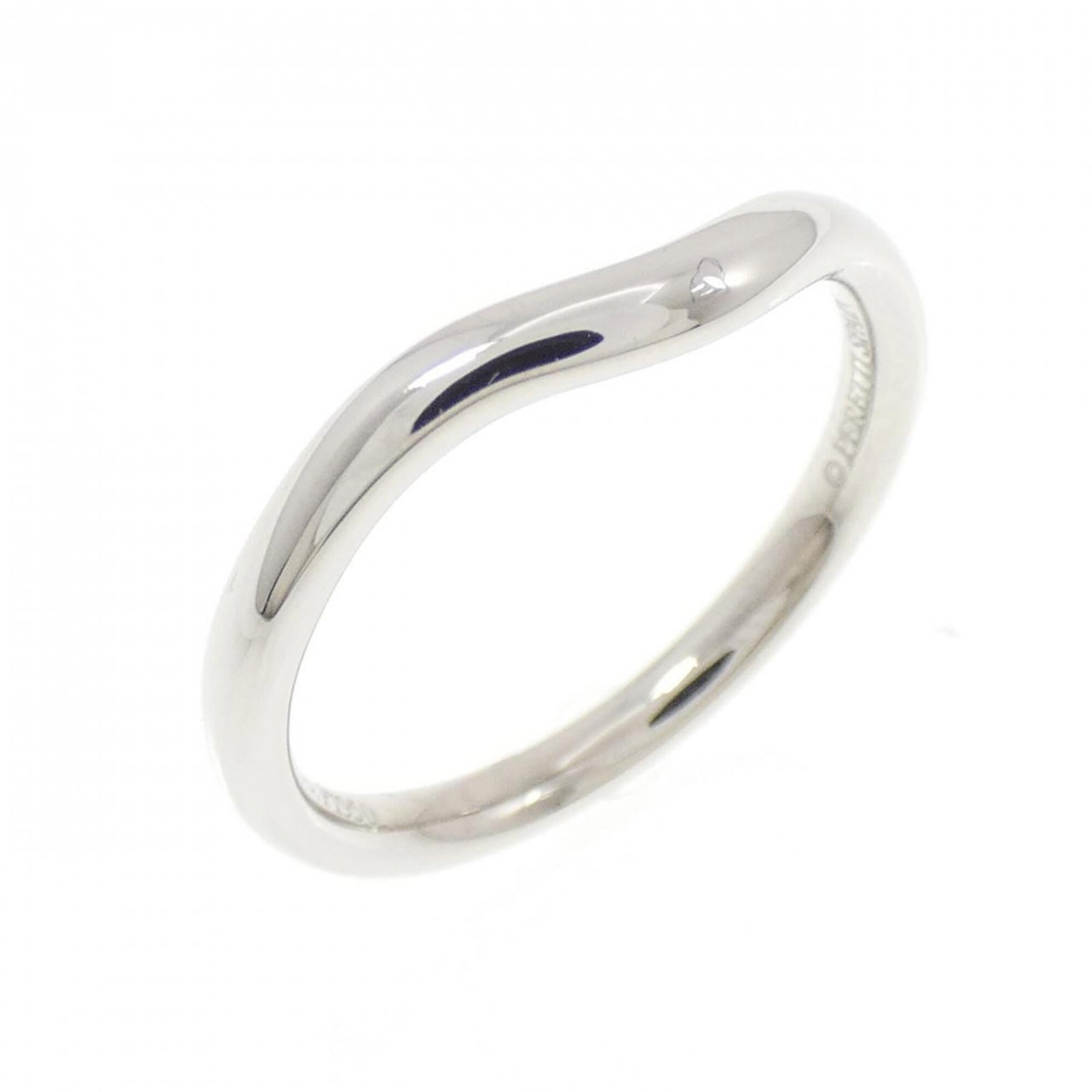 Platinum ring by Tiffany band: Platinum ring by Tiffany band Platinum ring by Tiffany features a band design made from high-quality platinum, with a weight of 3.4g and a US size of 5. The item bears some minor scratches and dirt, b