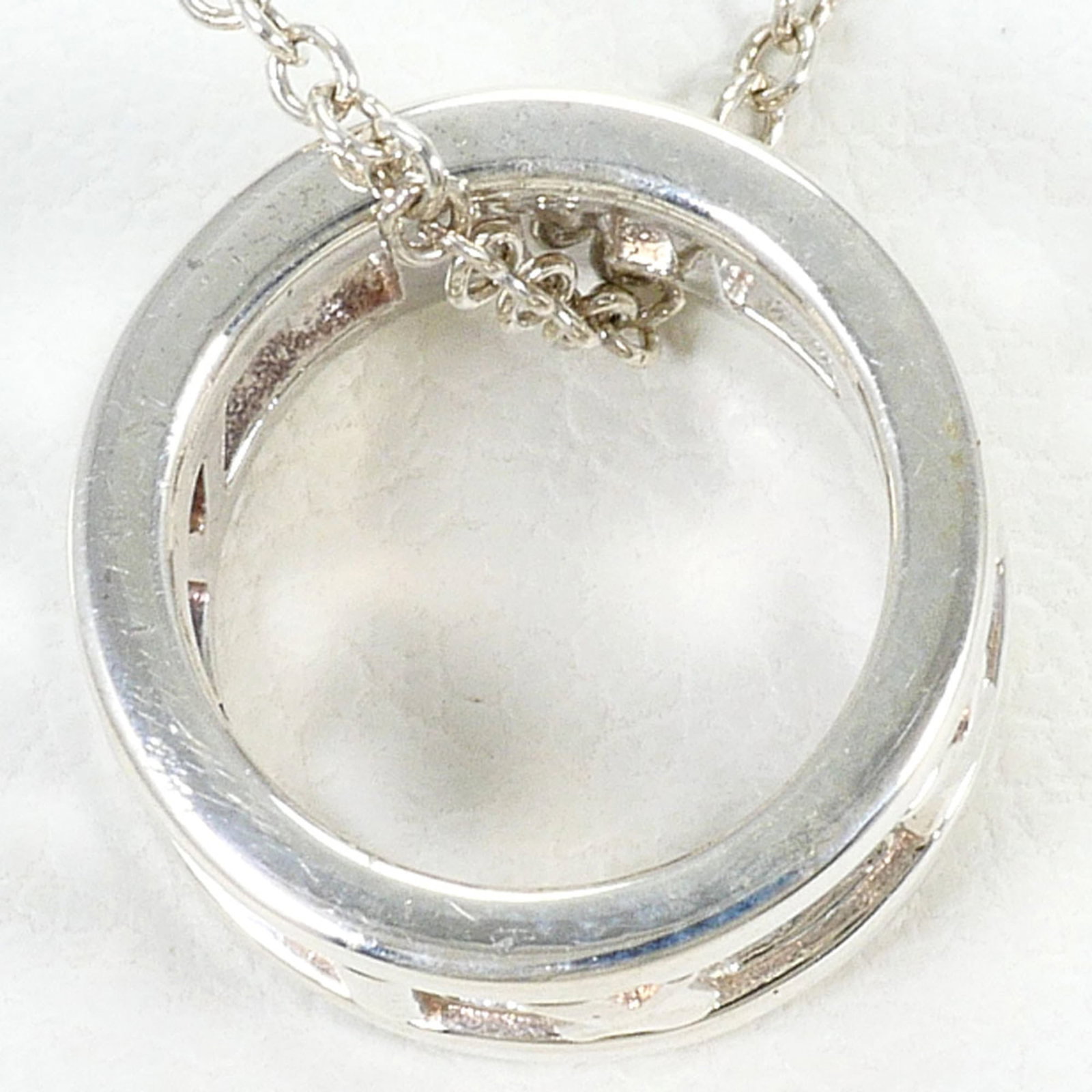 Tiffany & Co. Atlas Open Silver Necklace Total Weight 2.1G 40Cm Like New Condition Free Gift: Tiffany & Co. Atlas Open Silver Necklace Total Weight 2.1G 40Cm Like New Condition Free Gift Tiffany & Co. Atlas Open Silver Necklace boasts a sleek design with a total weight of 2.1g, measuring 40cm