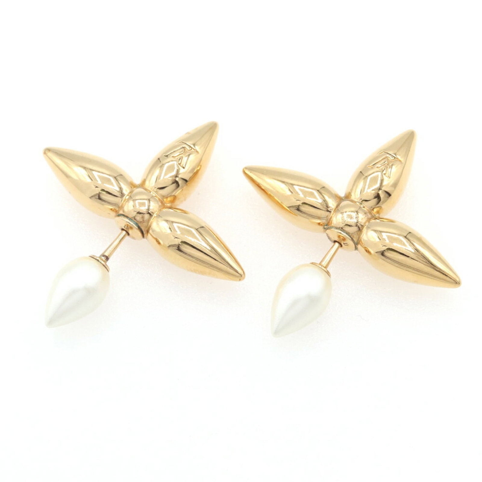 Louis Vuitton metal resin stud earrings: Louis Vuitton metal resin stud earrings Gold metal resin stud earrings from Louis Vuitton, bearing a signature. The earrings have a few traces of usage and some minor scratches/dirt, but remain in