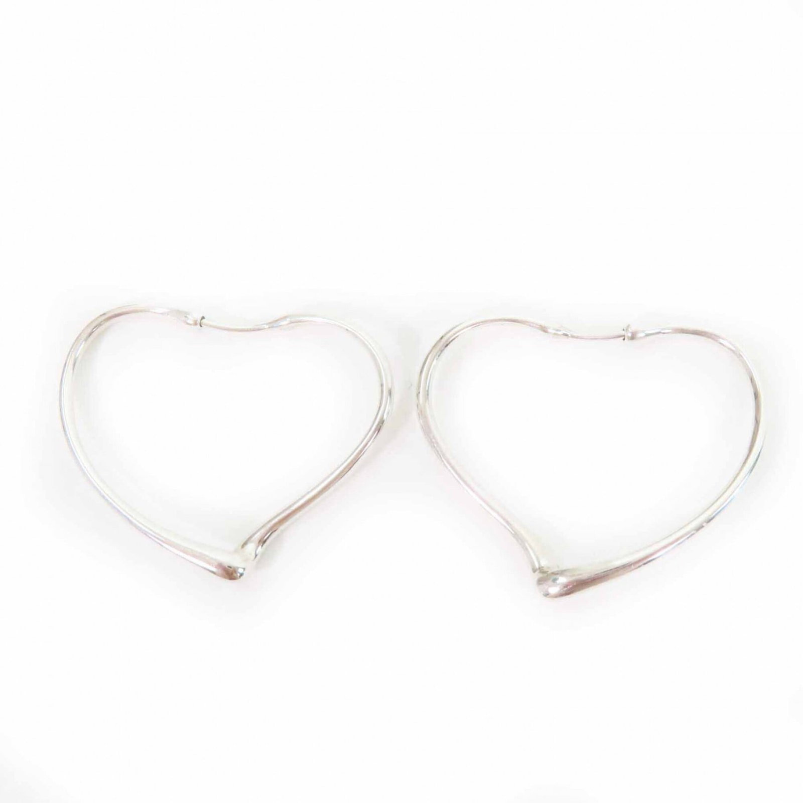 Tiffany Hoop Earrings Silver 925: Tiffany Hoop Earrings Silver 925 Silver 925 Tiffany Hoop Earrings in excellent condition, with hardly any traces of usage. These elegant earrings feature a sturdy silver construction and a classic