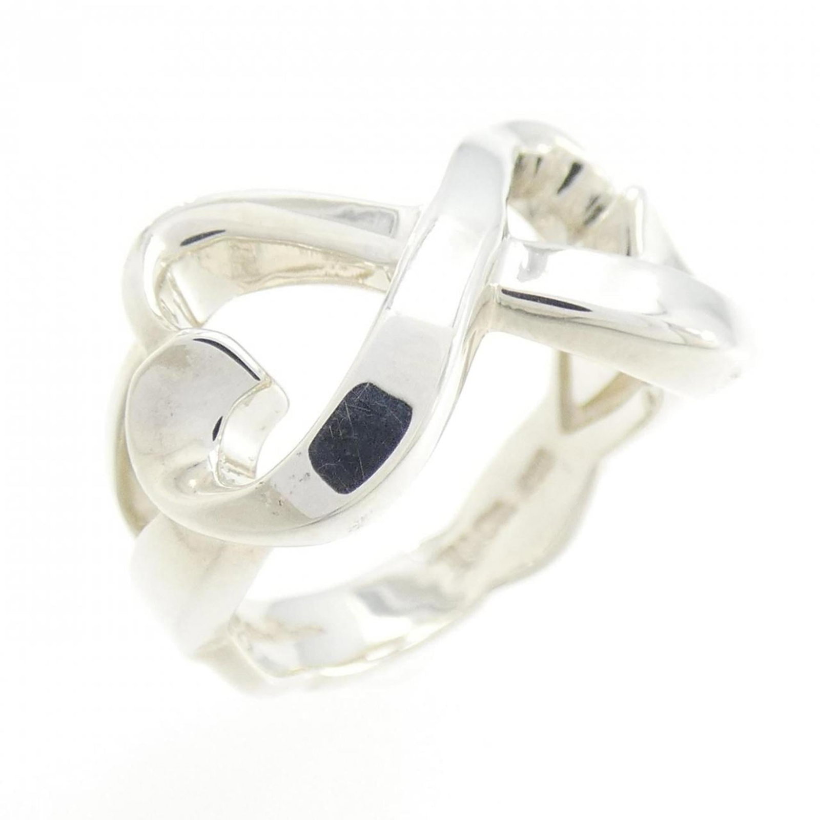 Tiffany Band Ring Silver 925: Tiffany Band Ring Silver 925 Silver 925 Tiffany Band Ring in Excellent Condition. This used band ring features silver 925 material and bears a signature, showcasing the craftsmanship of Tiffany. With