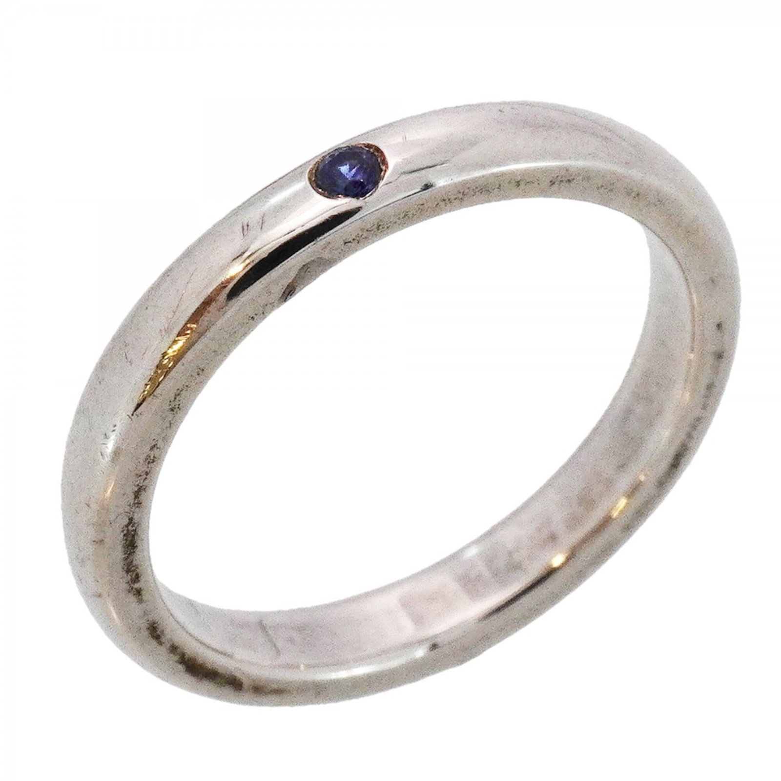 Tiffany Band Ring Silver 925: Tiffany Band Ring Silver 925 Silver 925 band ring from Tiffany, with a classic design and elegant style. This used ring bears signs of previous use, including scratches and minor dirt spots, but remai