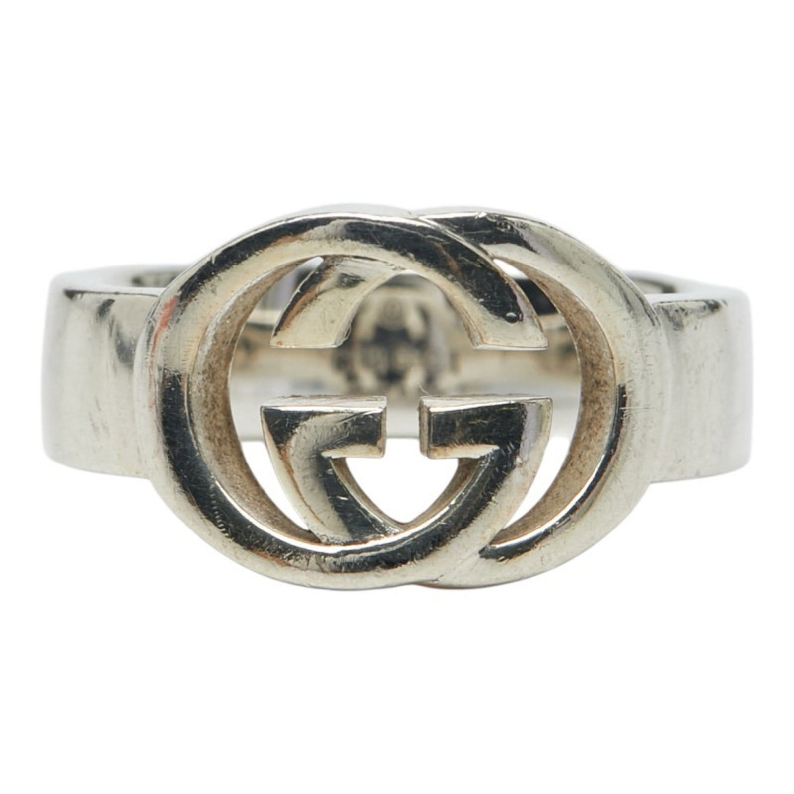 Gucci ring band silver 925: Gucci ring band silver 925 Silver 925 ring band from Gucci, featuring a sleek and modern design. The item shows signs of usage, with minor scratches and dirt visible, but remains in good condition ove