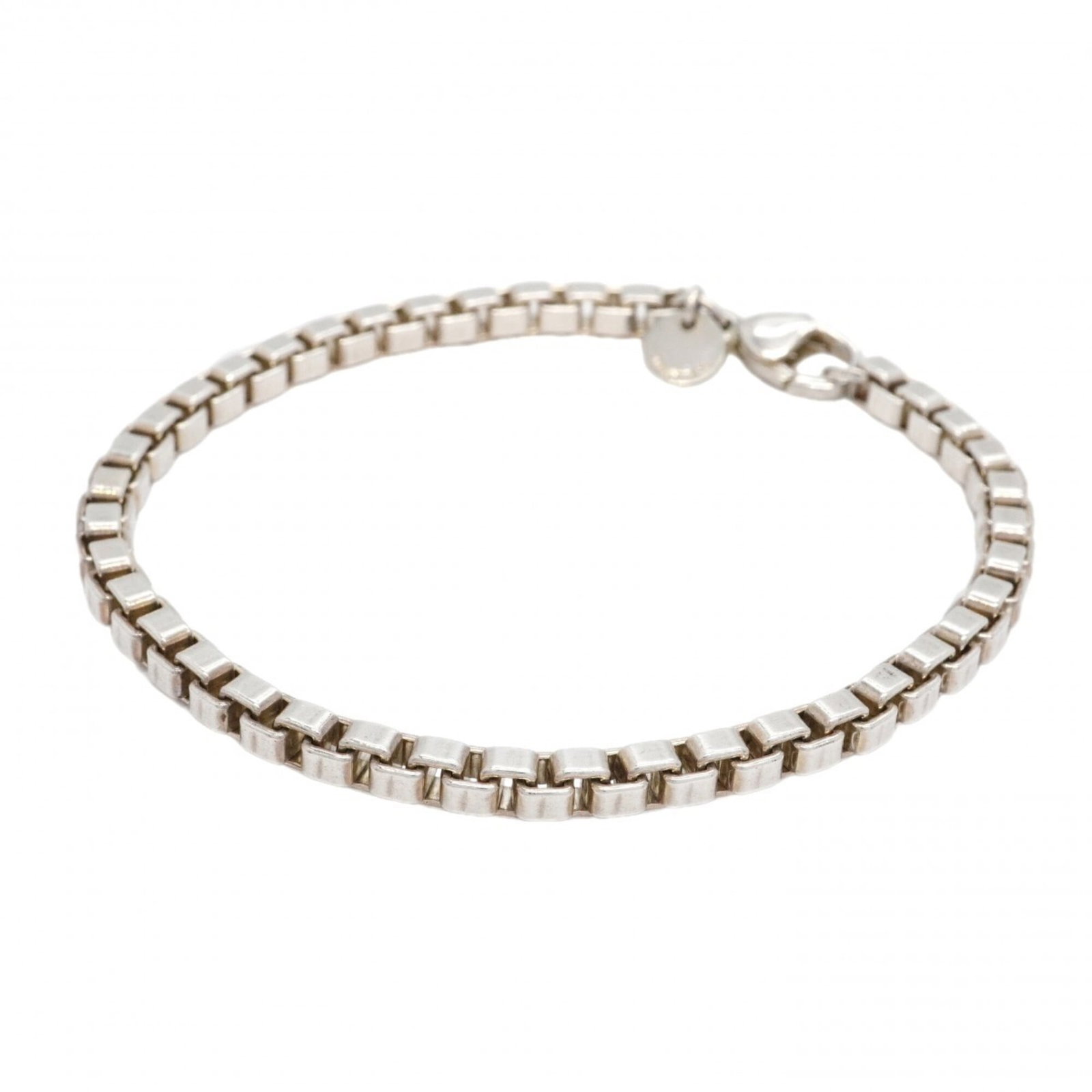 Charm Tiffany Bracelet 925 Silver: Charm Tiffany Bracelet 925 Silver This 925 silver Charm Tiffany Bracelet features a classic design with subtle signs of wear, reflecting its used condition. The bracelet measures 17.5cm in length and 