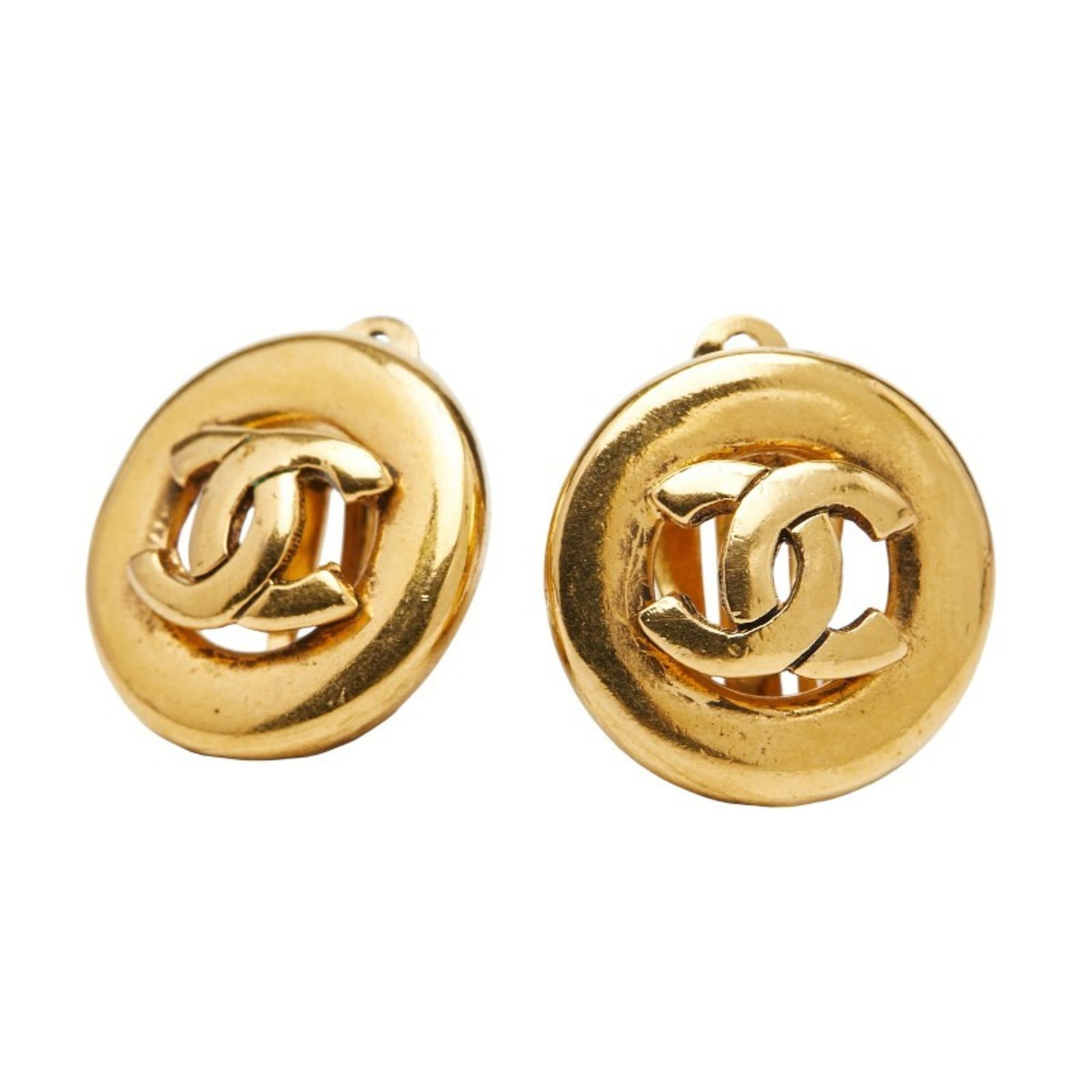 Chanel Clip Earrings: Chanel Clip Earrings Gold clip earrings from the iconic Chanel brand, featuring a timeless design with subtle scratches and signs of gentle wear. The 21.30mm x 21.30mm size provides a delicate touch