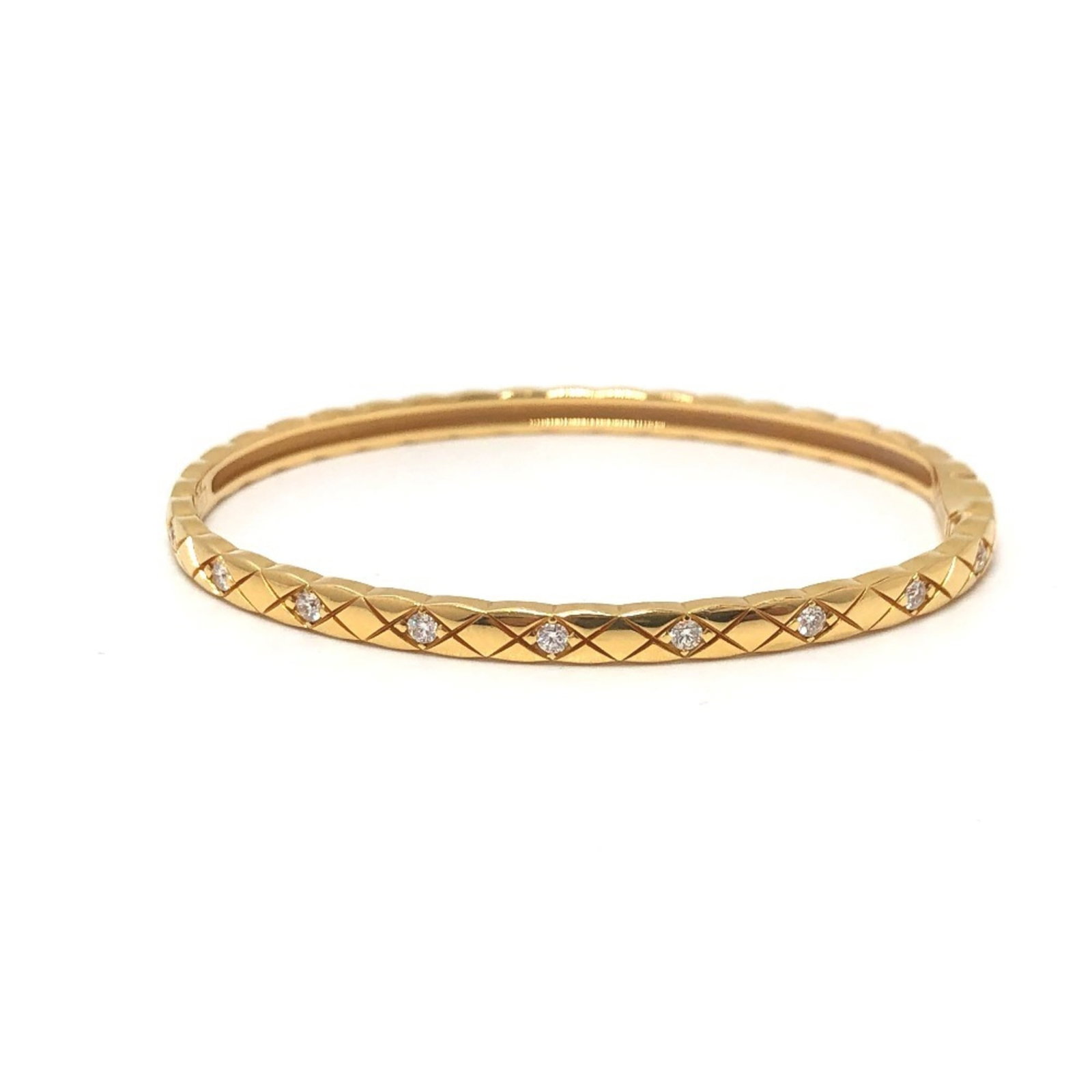 Chanel Charm Bracelet Yellow Gold (18K): Chanel Charm Bracelet Yellow Gold (18K) Chanel Charm Bracelet Yellow Gold (18K) features a diamond stone, set in 18k yellow gold, with a length of 16cm and width of 4mm. The bracelet has traces of