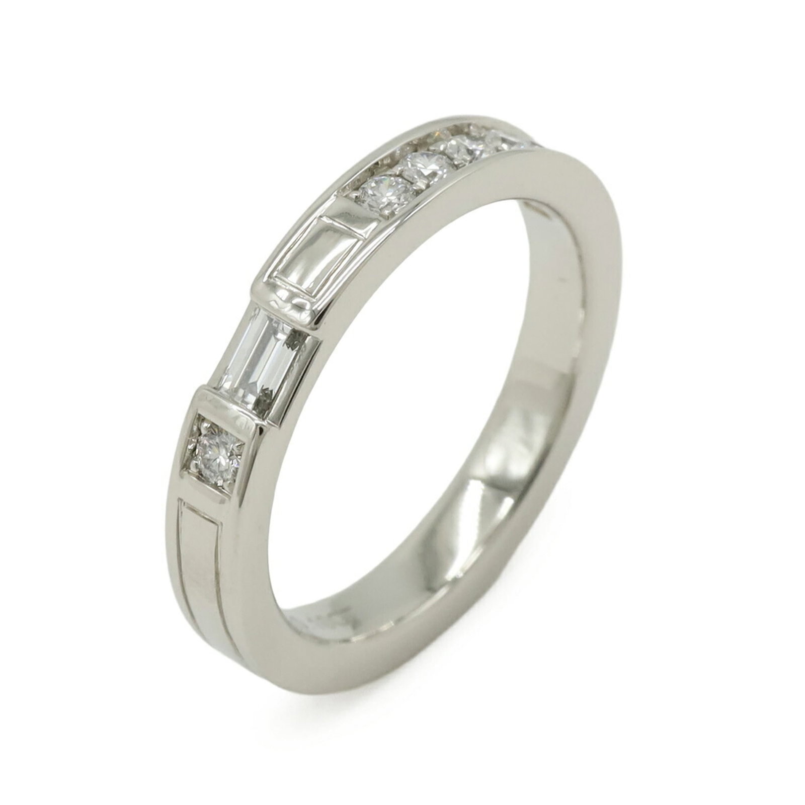 Platinum Ring Band Harry Winston 950: Platinum Ring Band Harry Winston 950 Platinum Ring Band Harry Winston 950 features a stunning diamond set in platinum, with a 0.10 carat weight and a sleek 3mm width. This high-quality band showcases