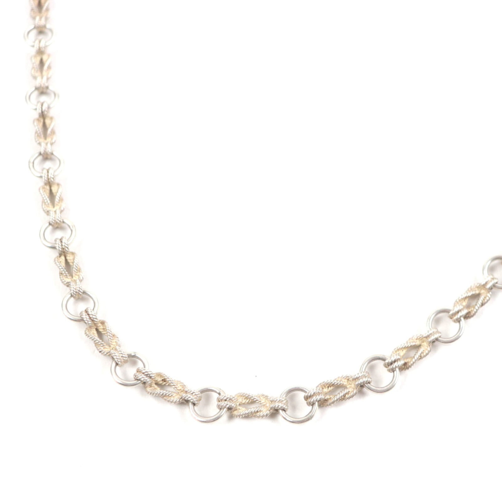 Men's and women's silver long chain necklace accessories with case for men's and women's audienne: Men's and women's silver long chain necklace accessories with case for men's and women's audienne Silver long chain necklace accessories come with cases for men's and women's Audienne, bearing signatu