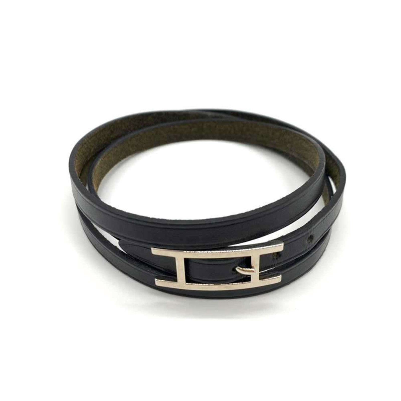 Hermes Charm Bracelet Leather: Hermes Charm Bracelet Leather Black leather charm bracelet from Hermes, featuring subtle signs of usage and minor scratches. This pre-owned piece showcases the brand's signature style with its timeles